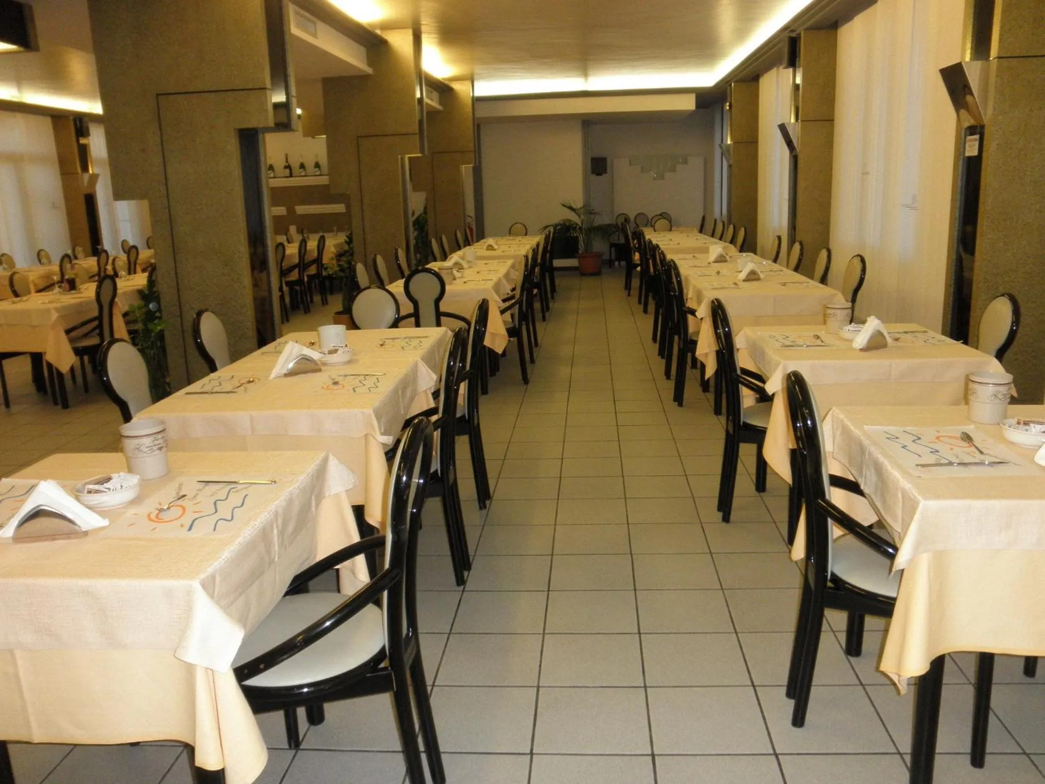 Restaurant/places to eat in Park Hotel