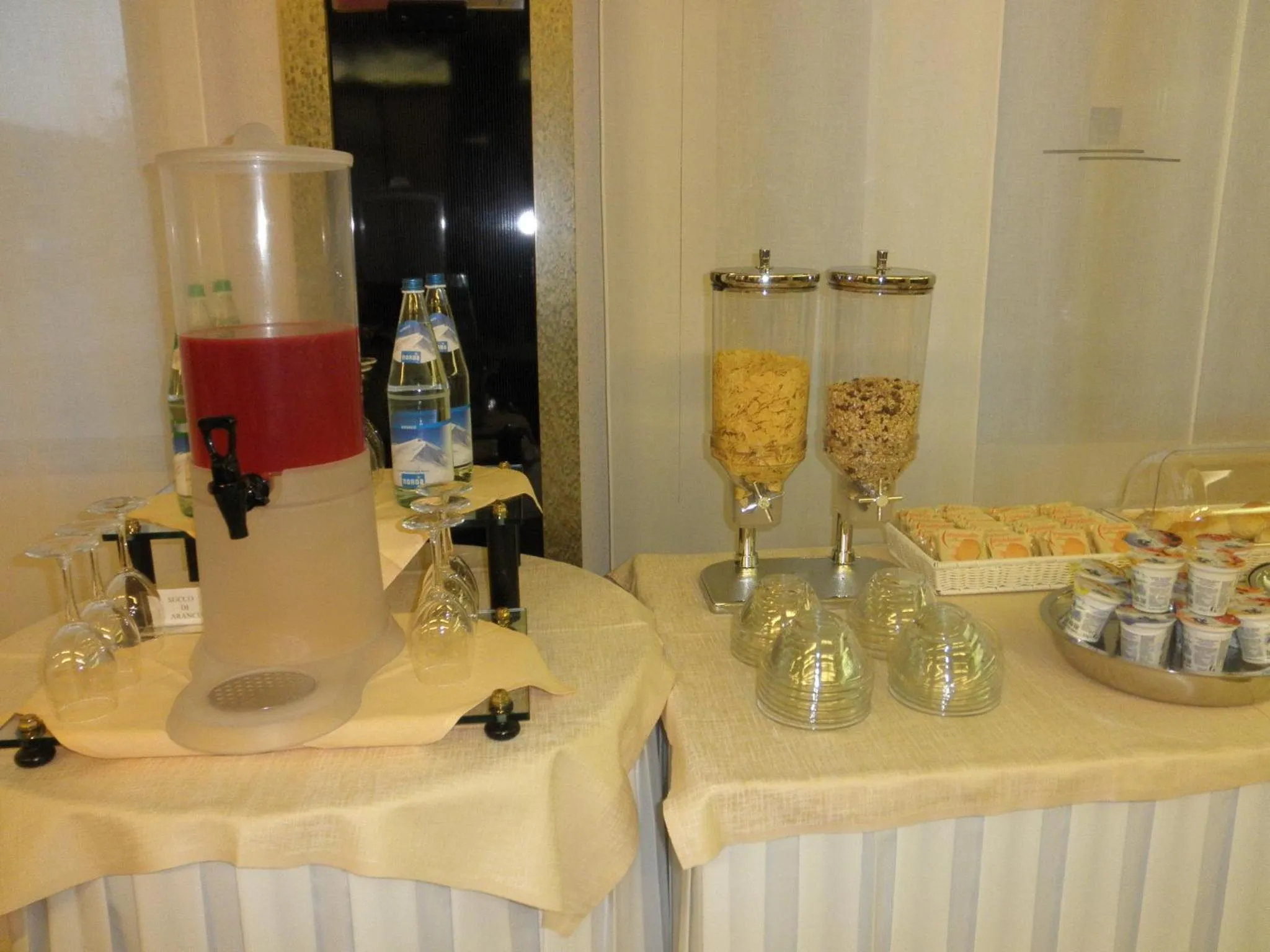 Restaurant/places to eat in Park Hotel