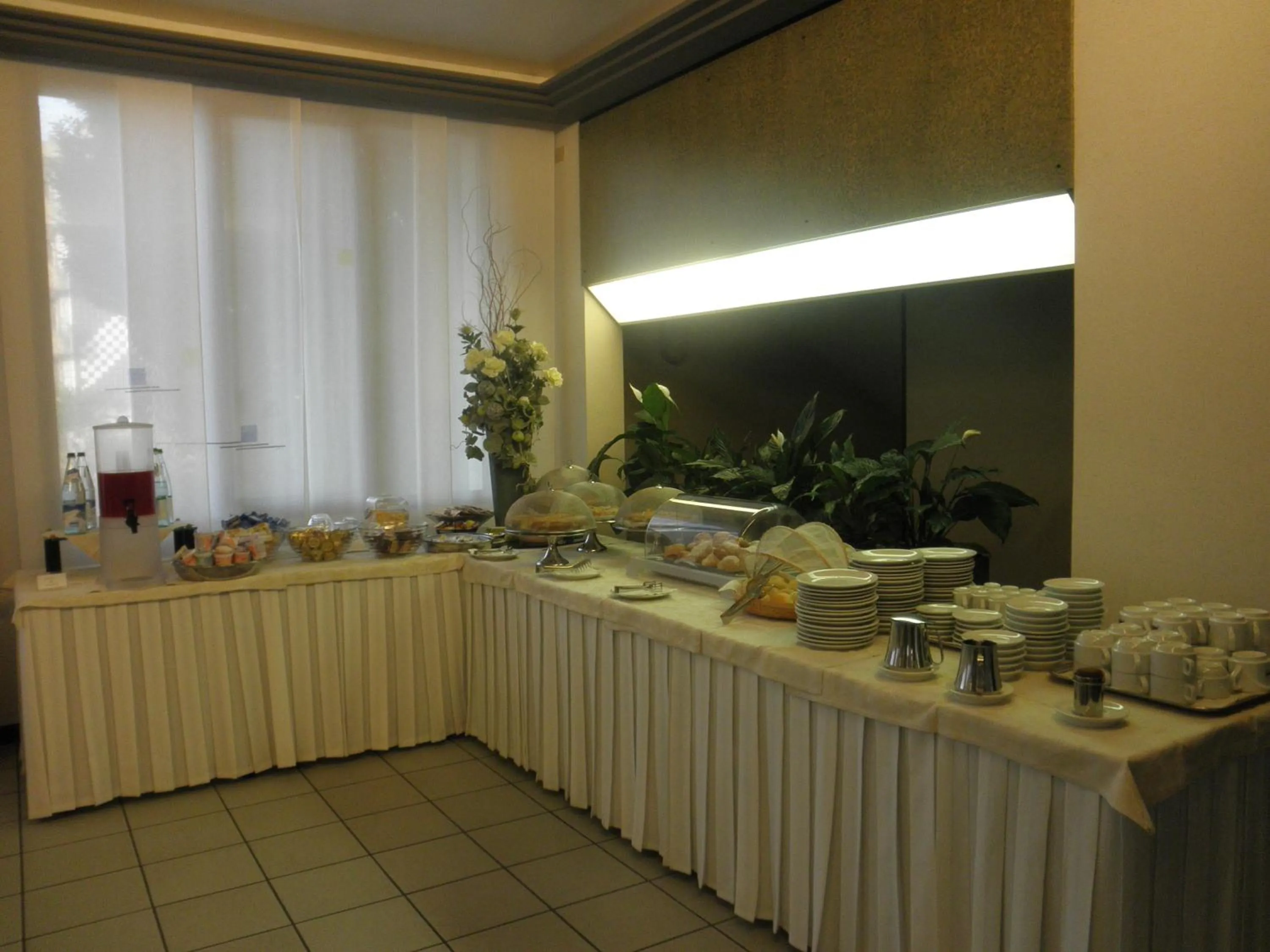 Restaurant/places to eat in Park Hotel