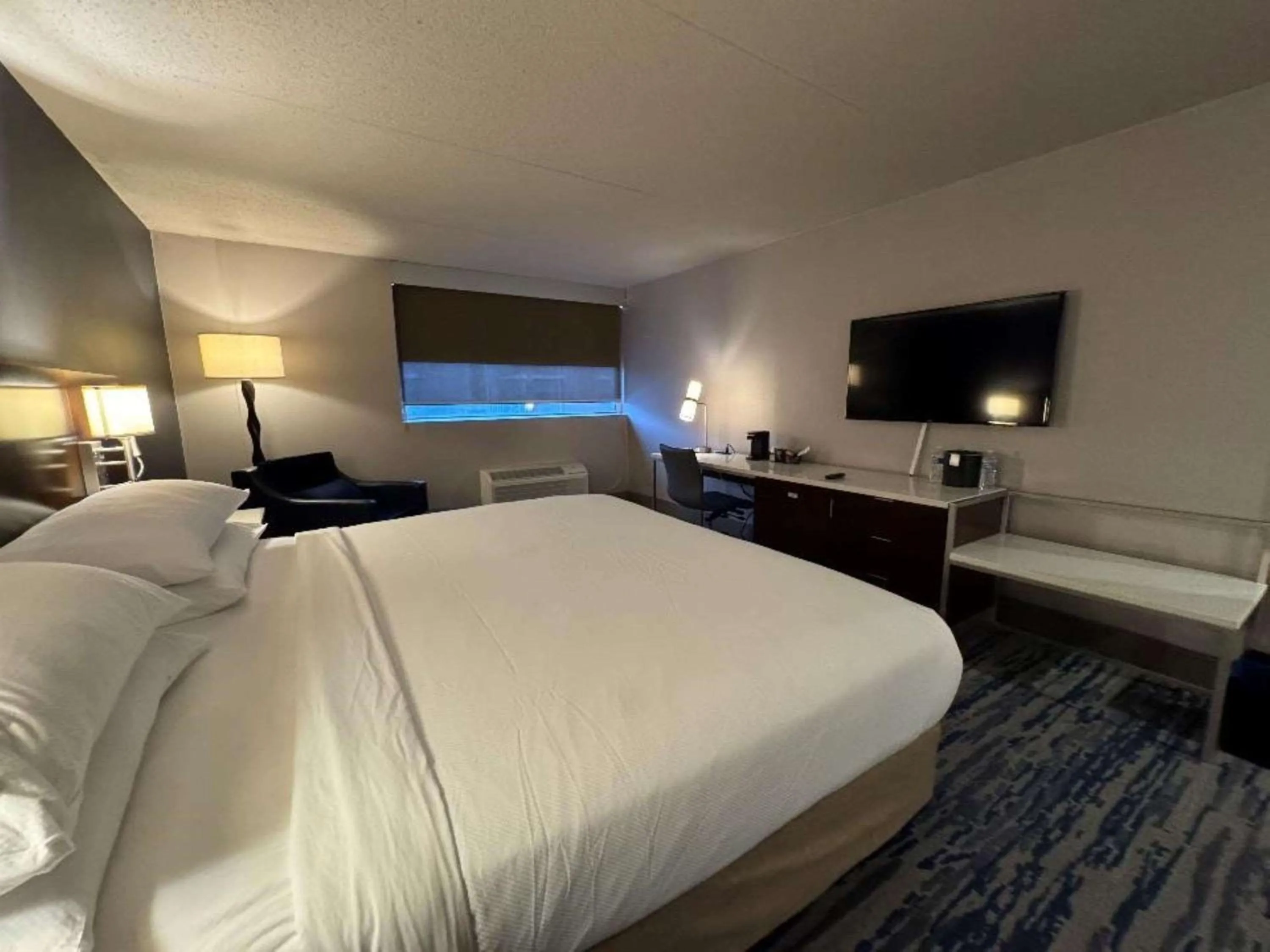 Bedroom, Bed in Skyline Hotel Detroit Airport, SureStay Collection by Best Western
