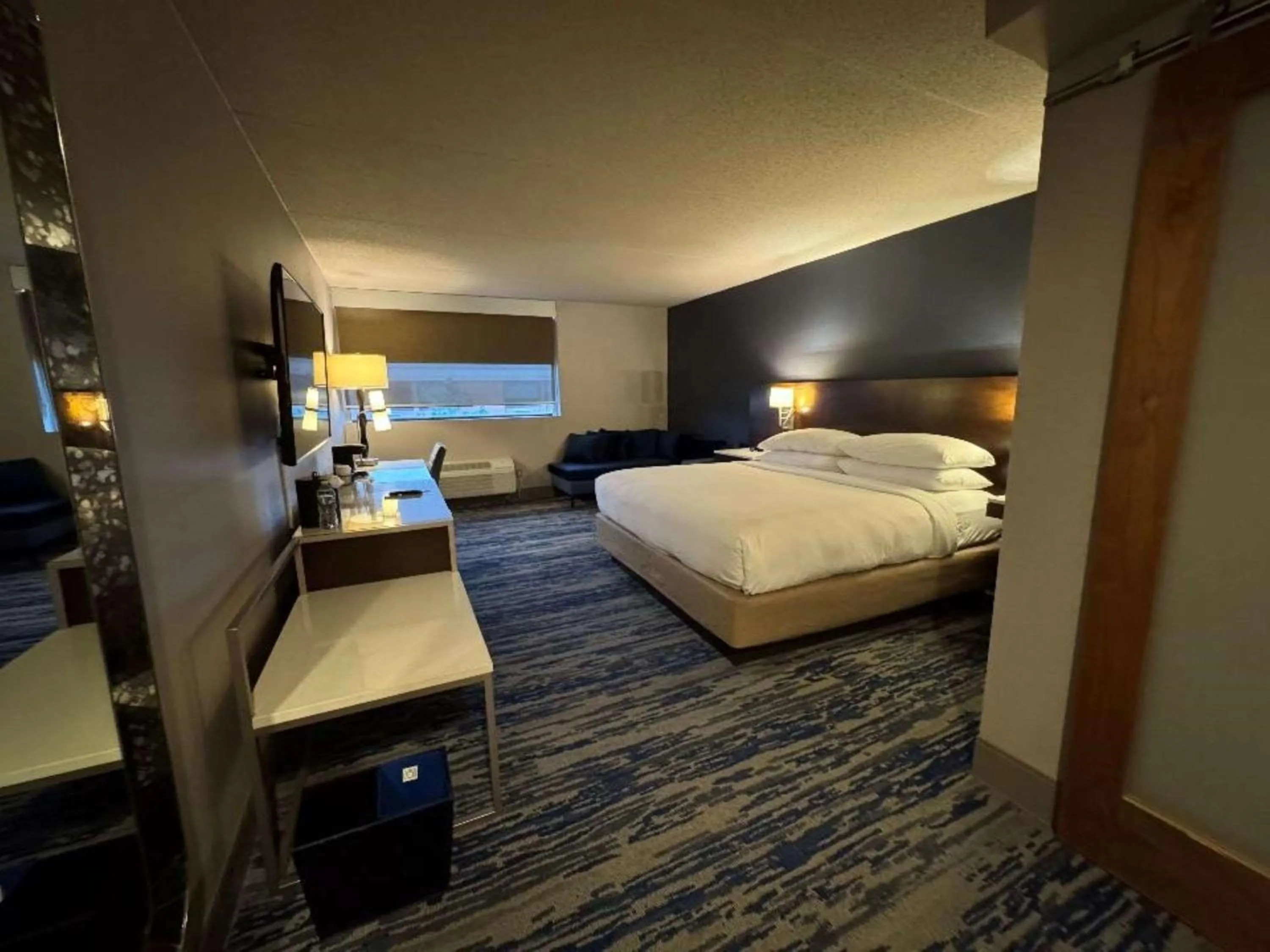 Coffee/tea facilities, Bed in Skyline Hotel Detroit Airport, SureStay Collection by Best Western