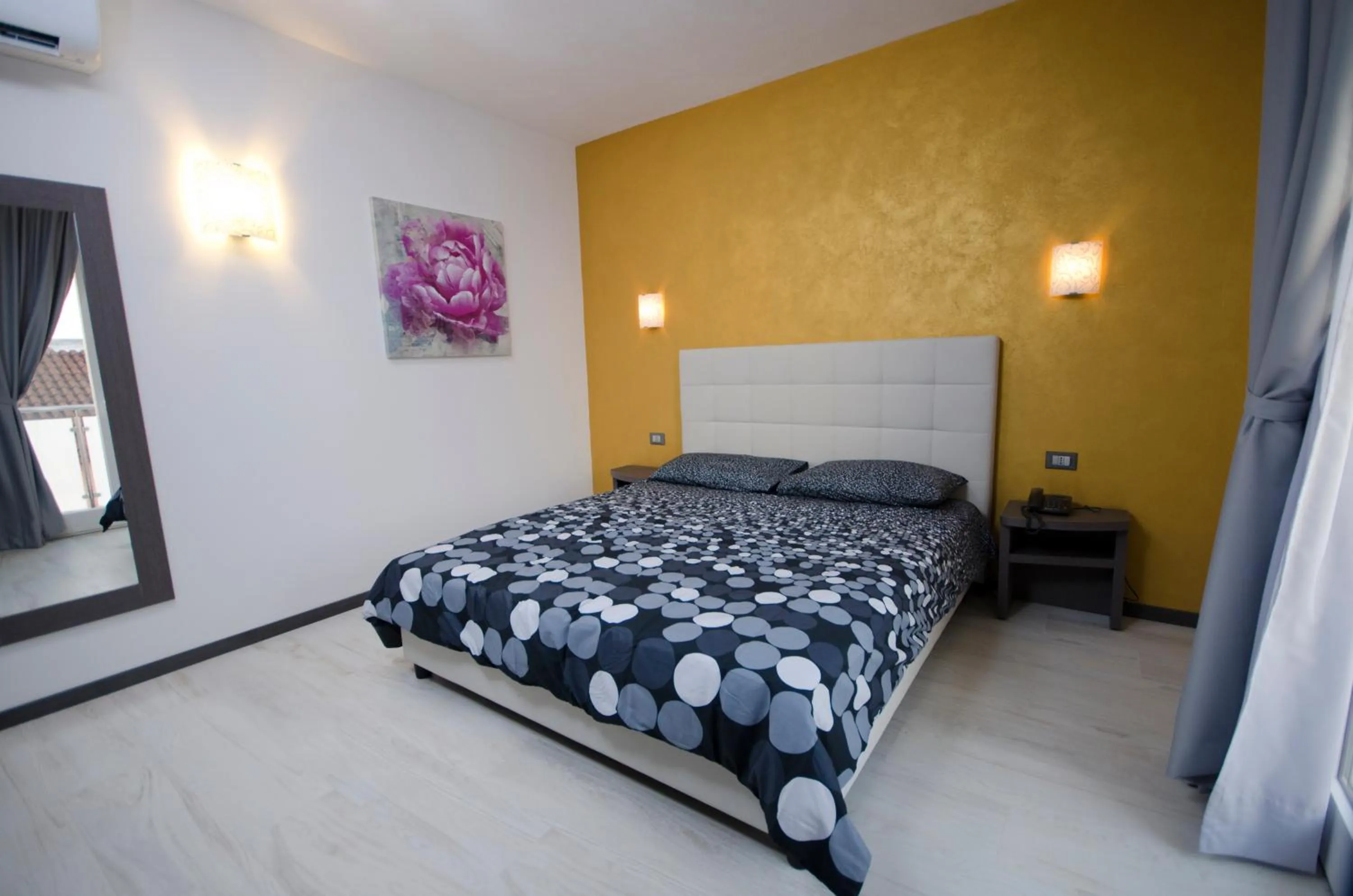 Bedroom, Bed in Hotel Rainbow Resort