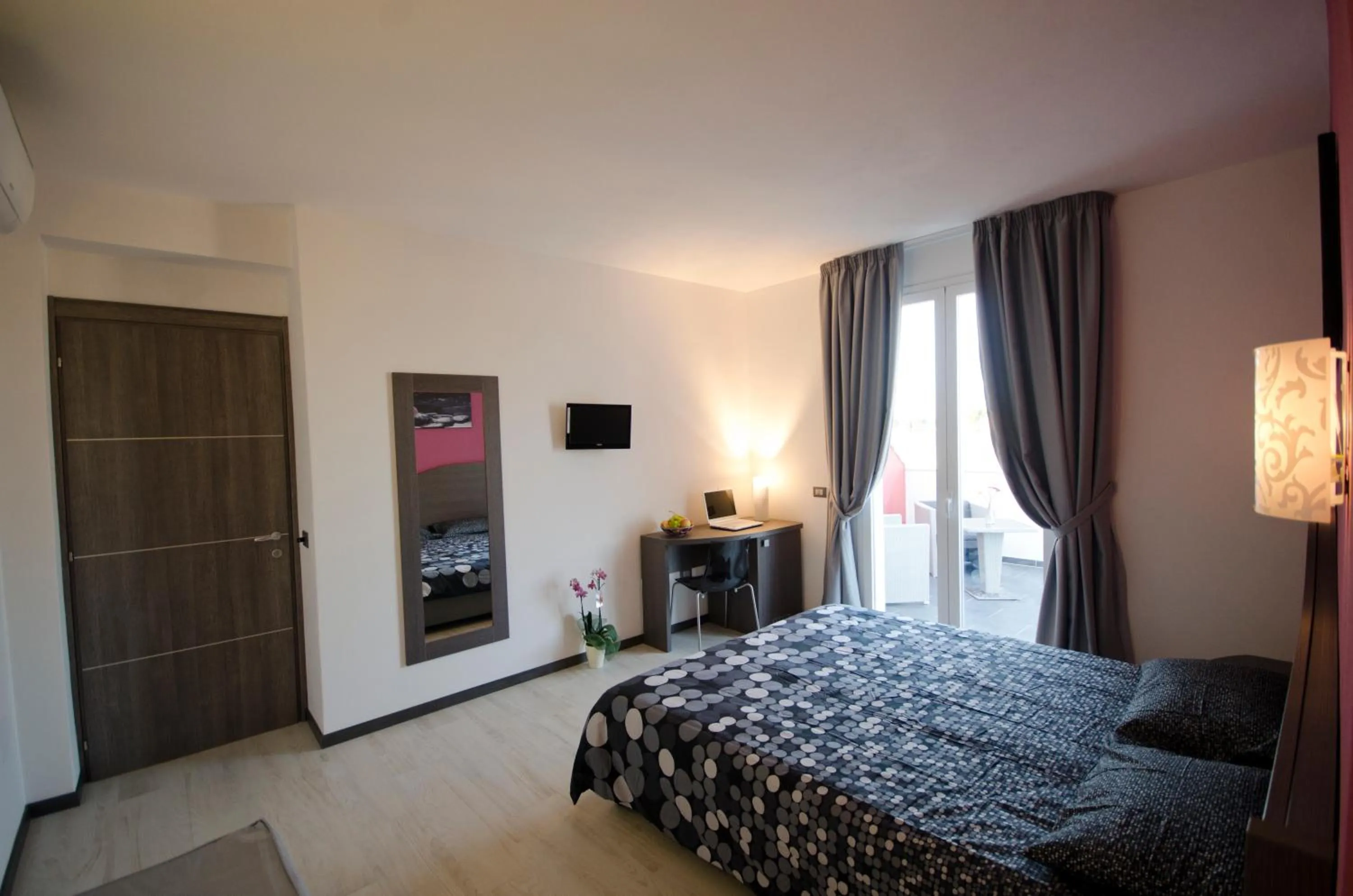 Bedroom, Bed in Hotel Rainbow Resort