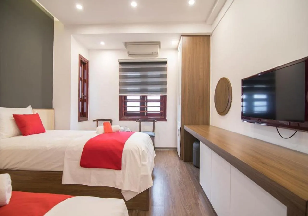 Bedroom in QUEEN'S Hotel