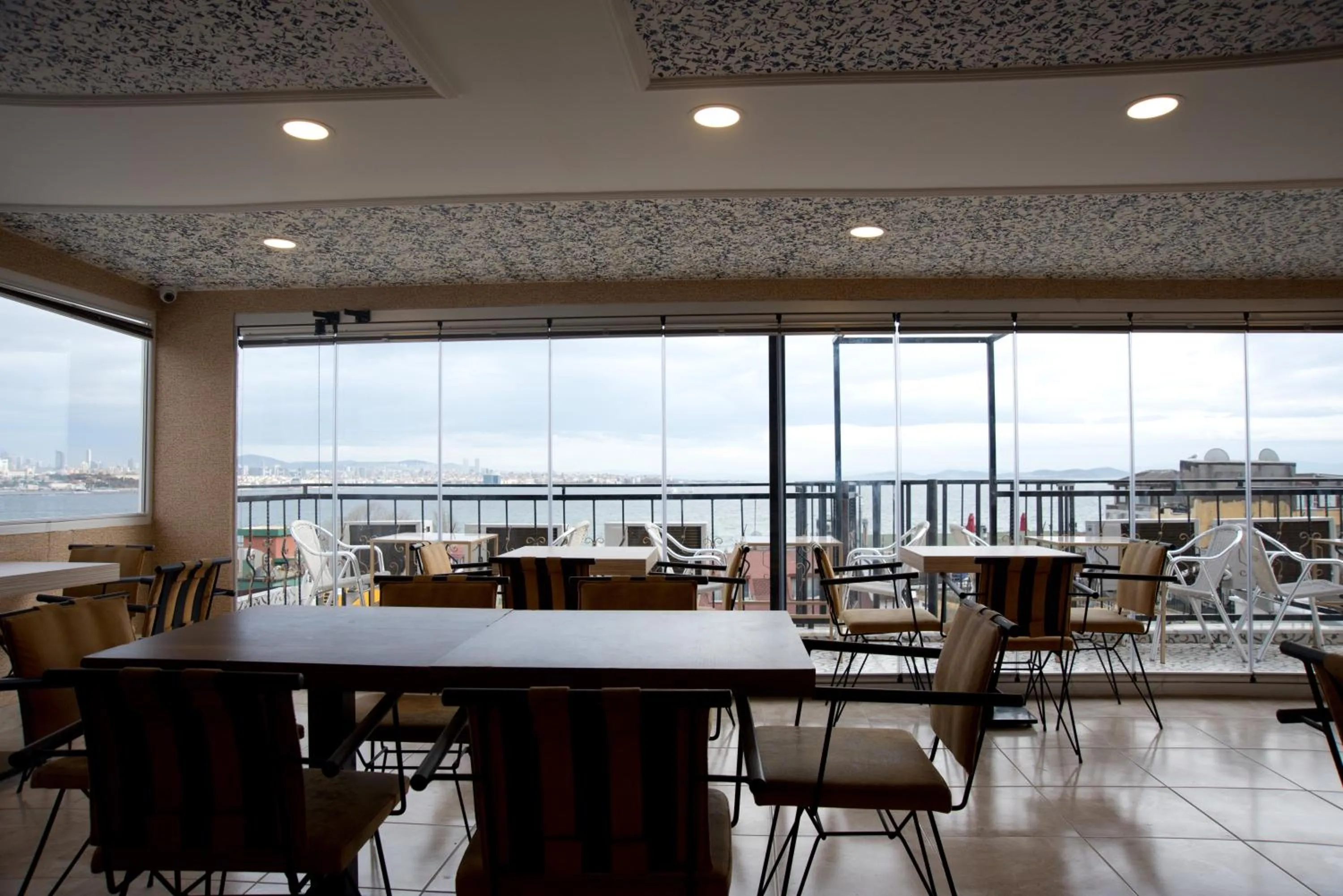 Restaurant/places to eat in Hotel Mevlana Bazaar