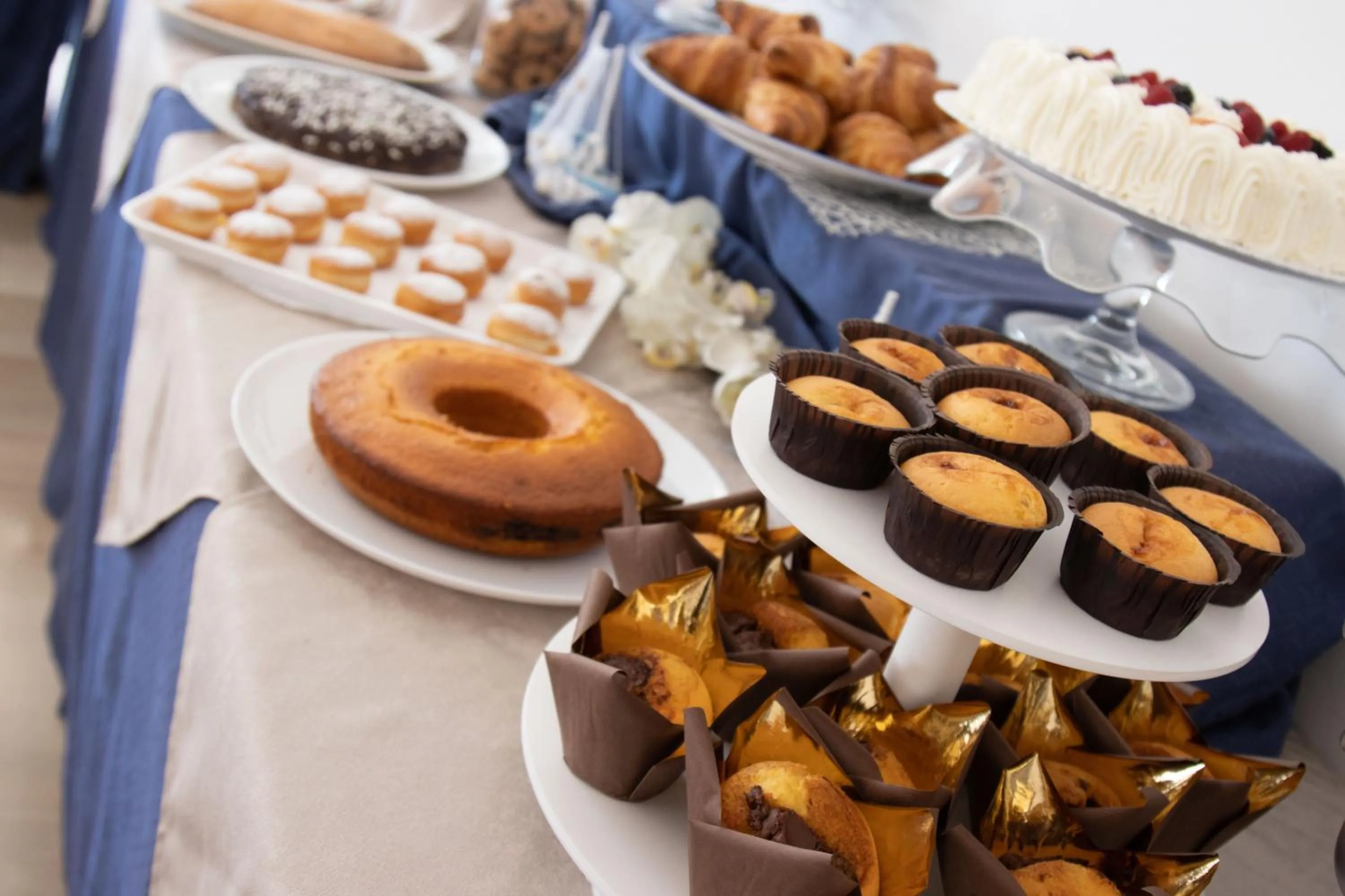 Food and drinks in HOTEL ADRIA BEACH