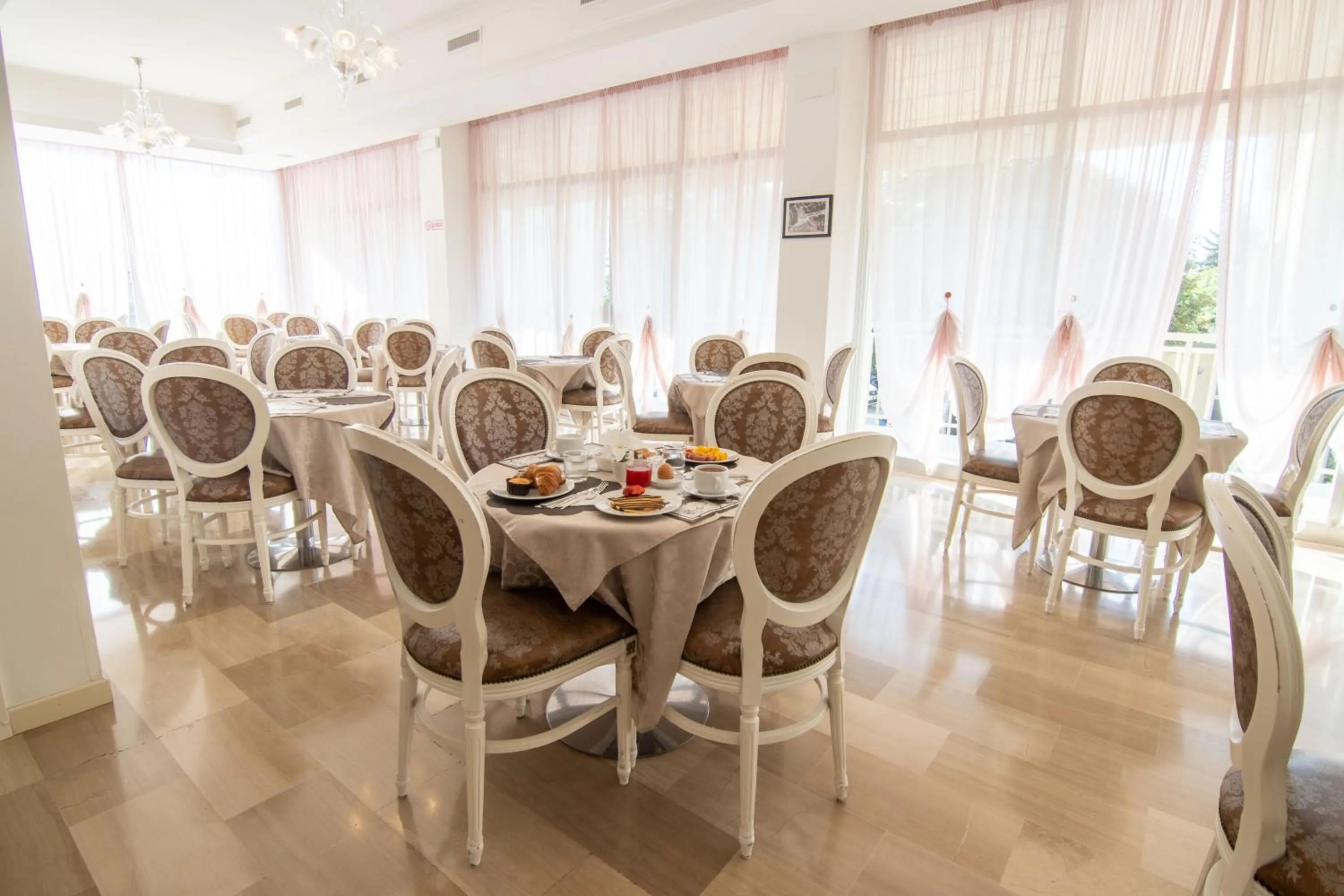 Restaurant/places to eat in HOTEL ADRIA BEACH