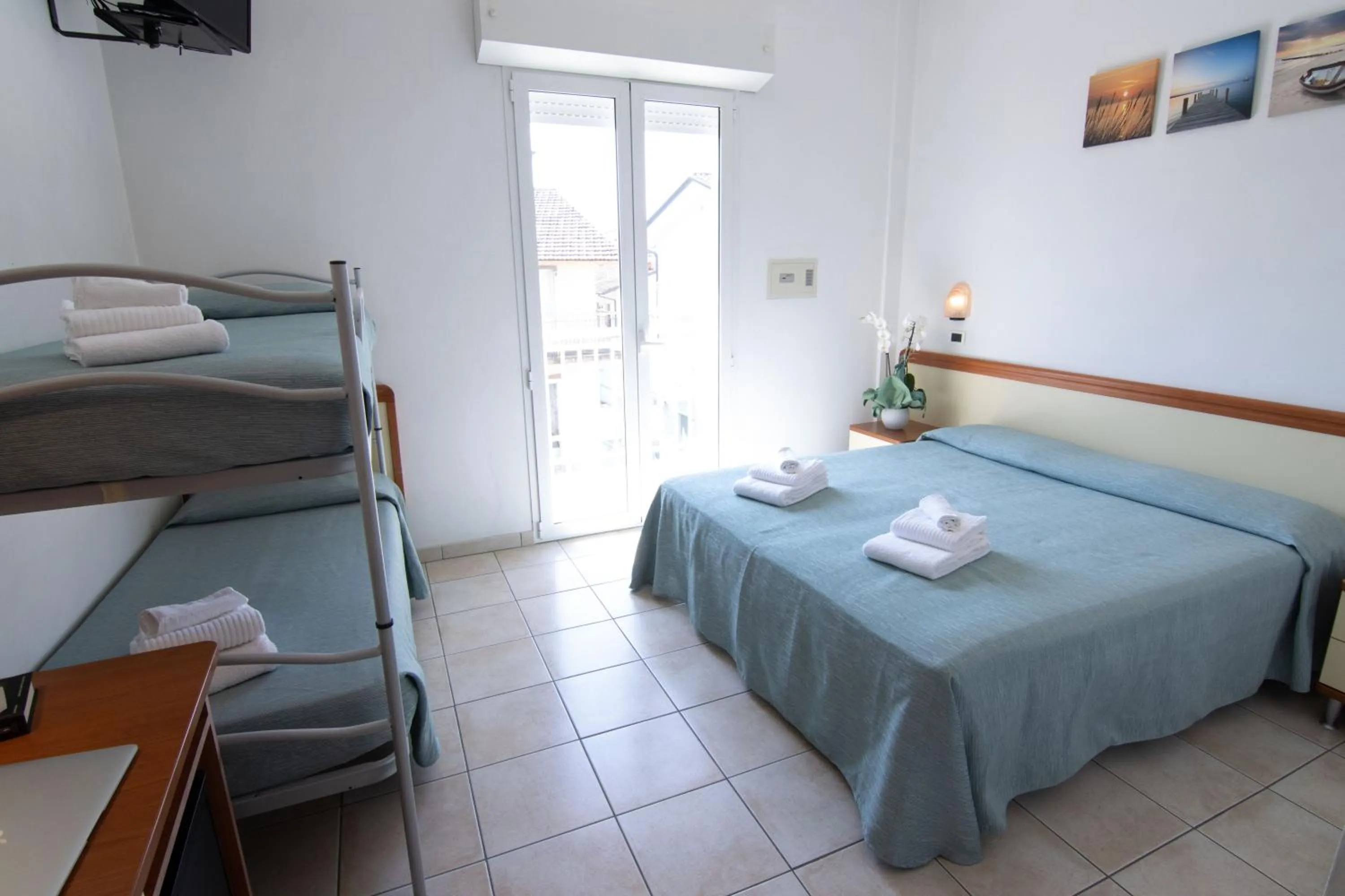 Property building, Bed in HOTEL ADRIA BEACH