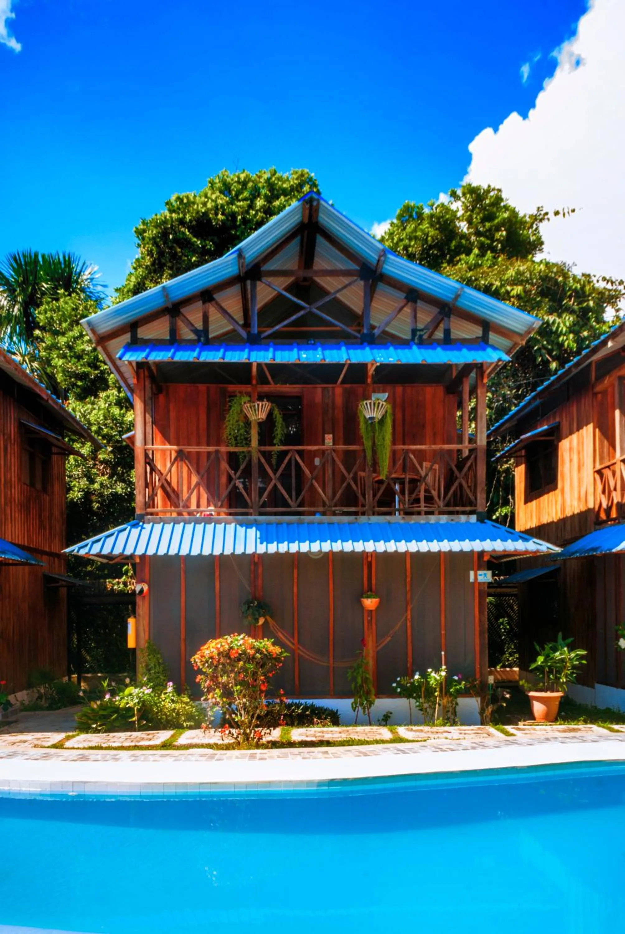 Swimming pool in Hotel Utüane