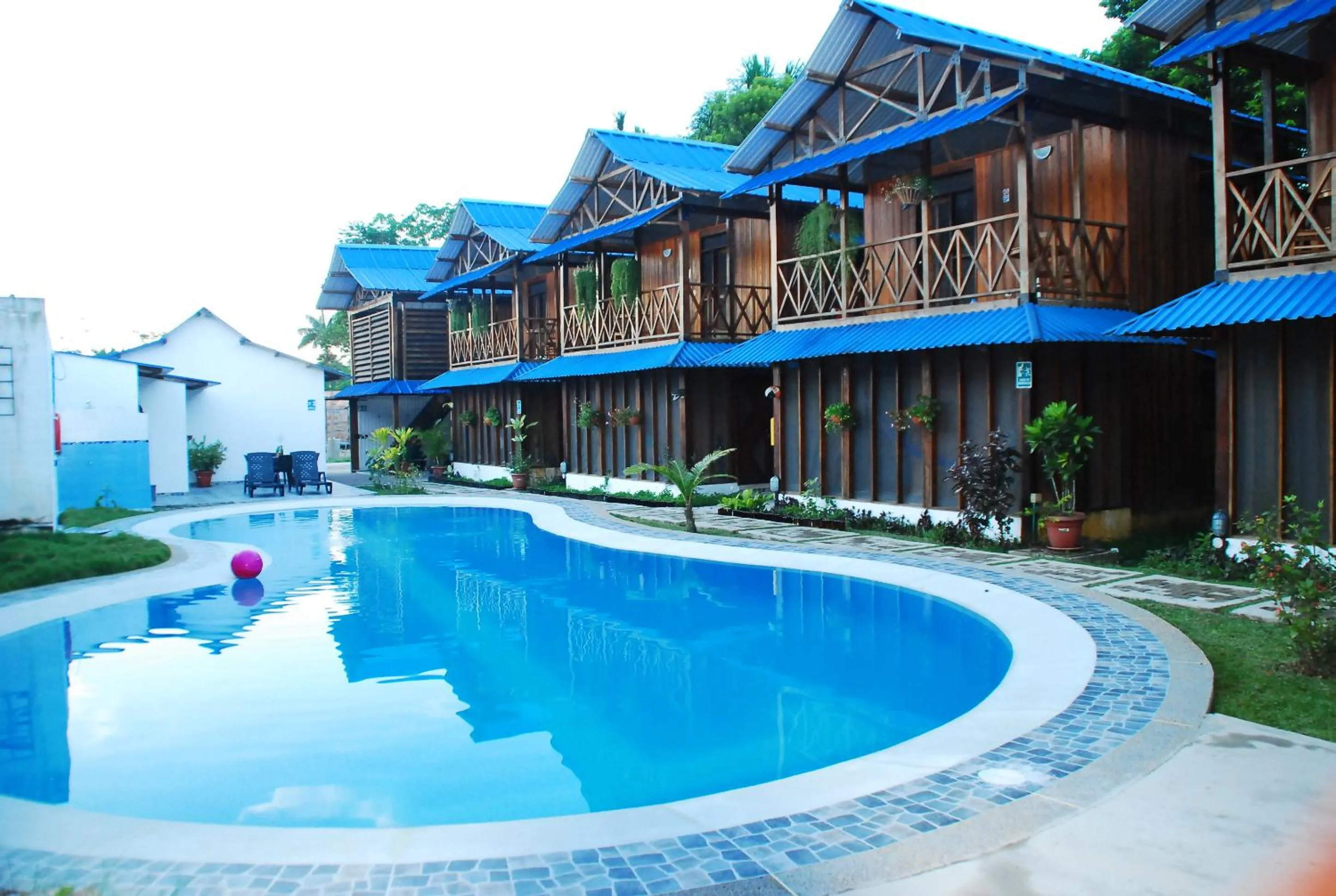 Swimming pool in Hotel Utüane