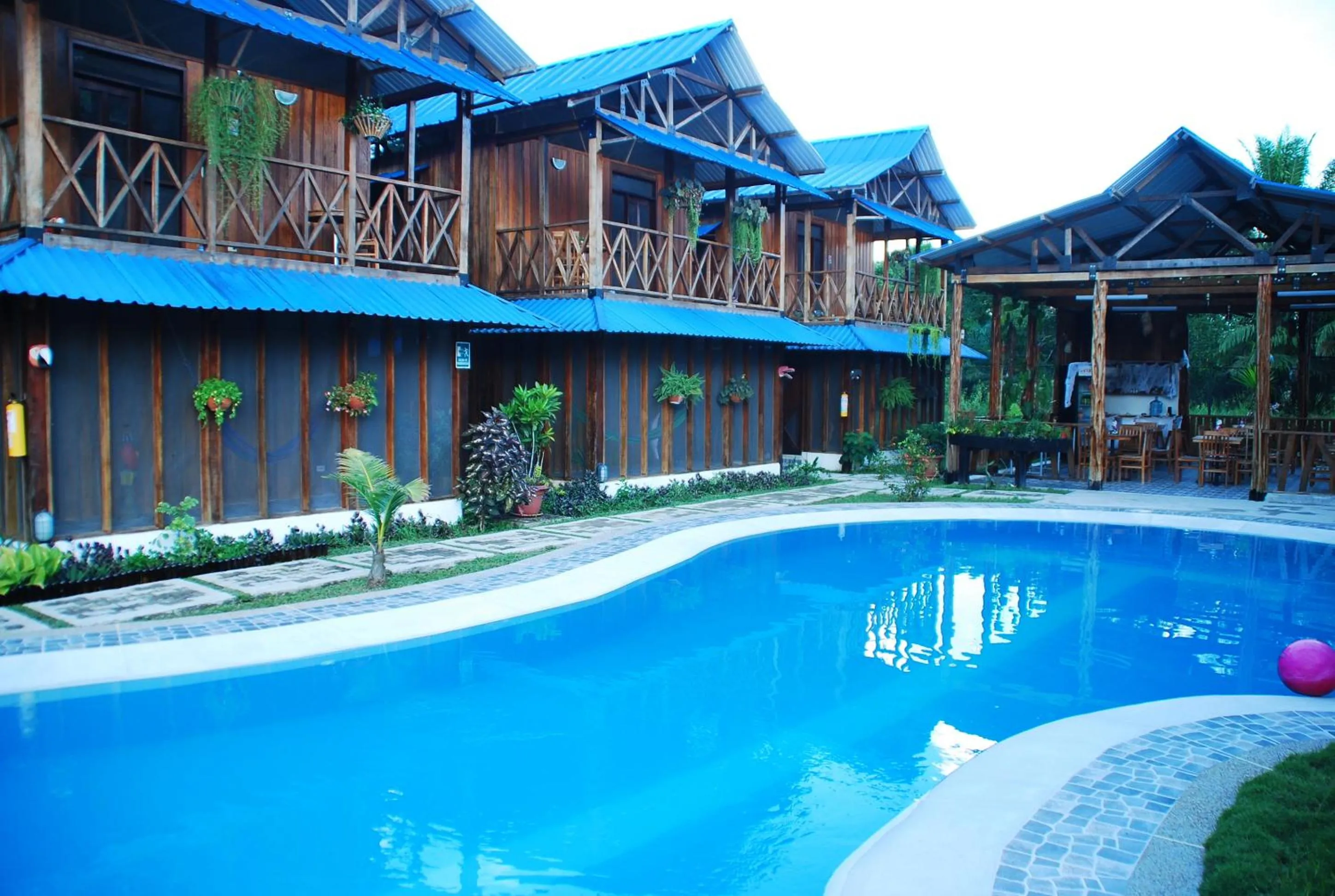 Swimming pool in Hotel Utüane