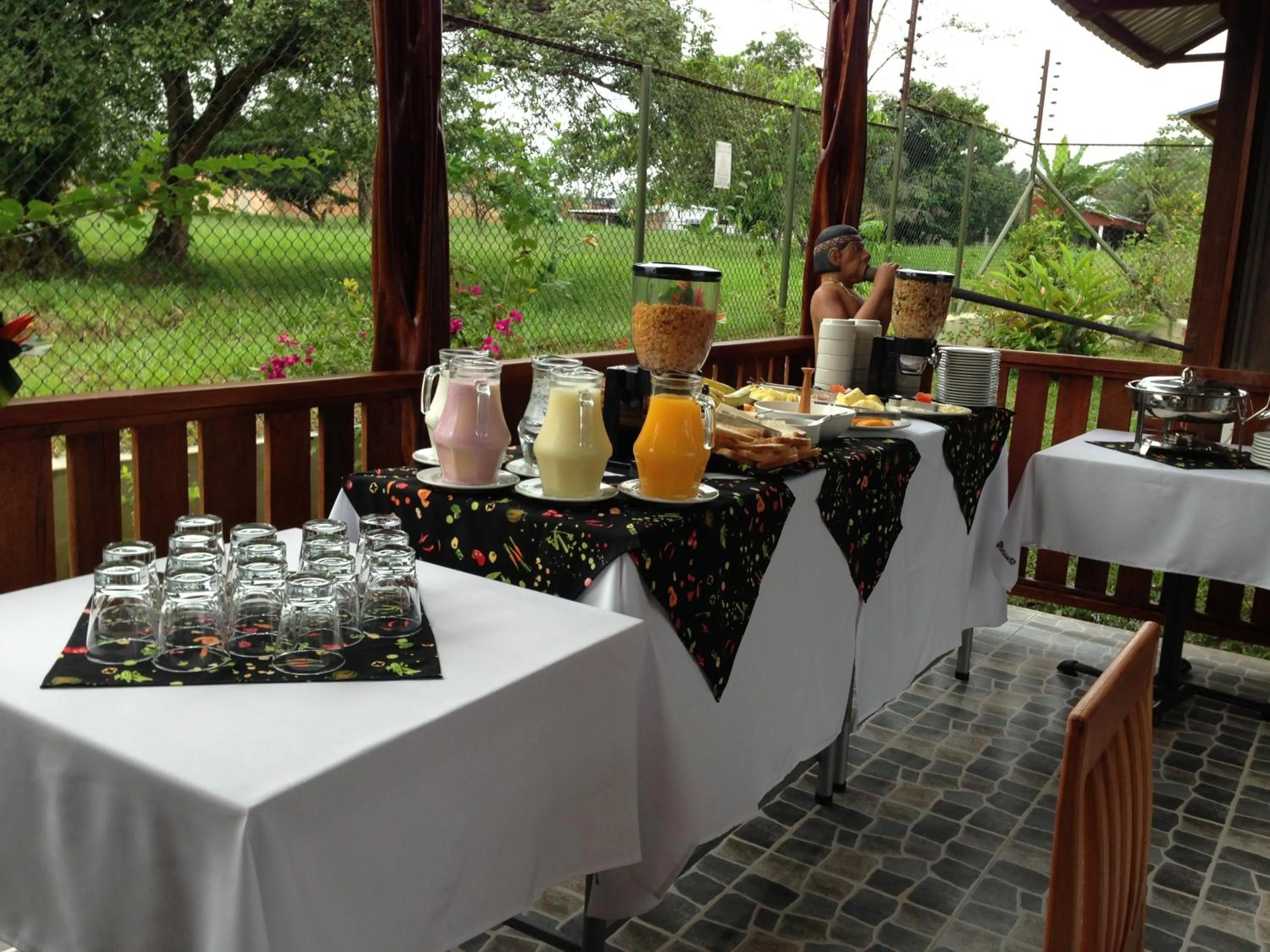 Restaurant/places to eat in Hotel Utüane