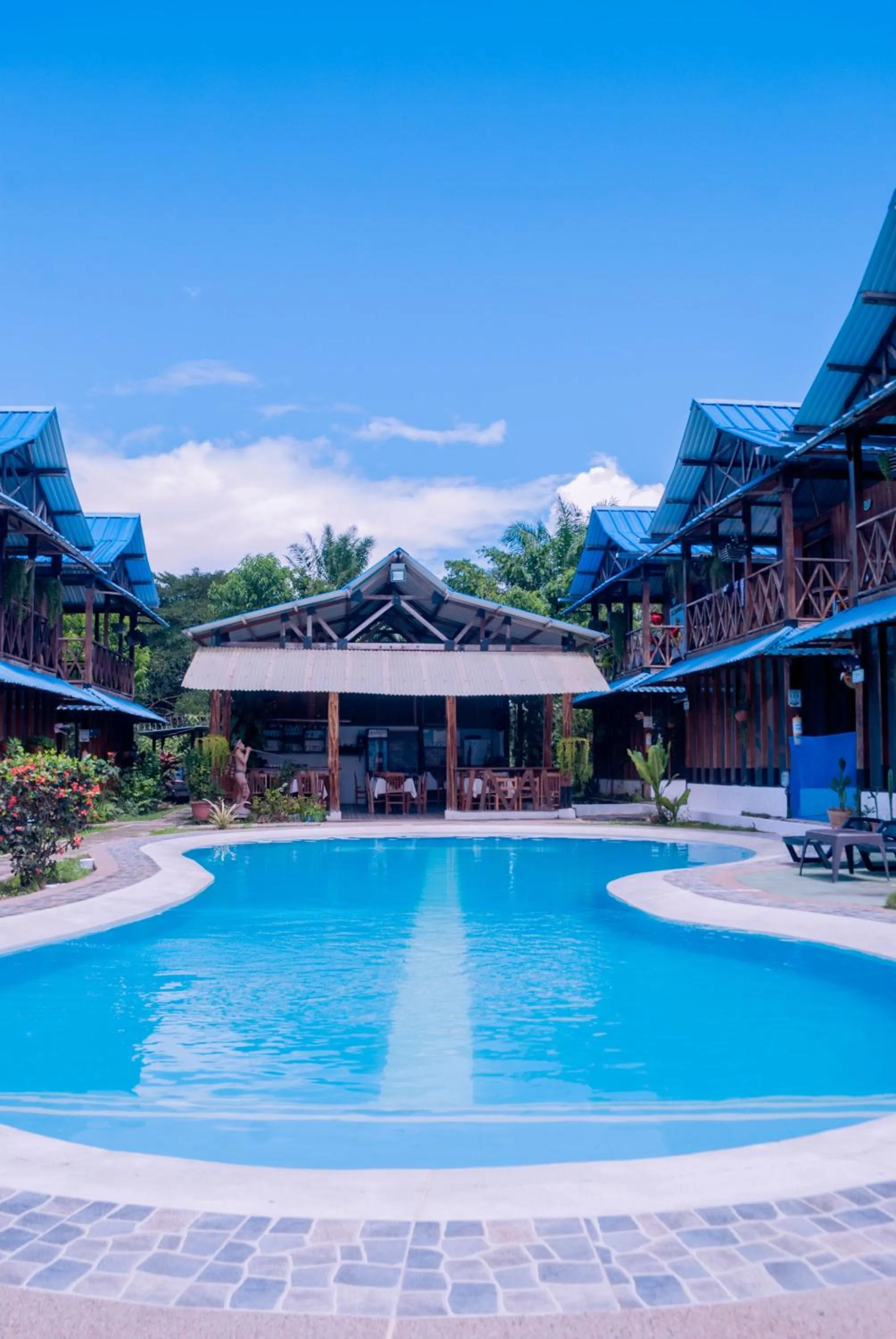 Swimming pool in Hotel Utüane