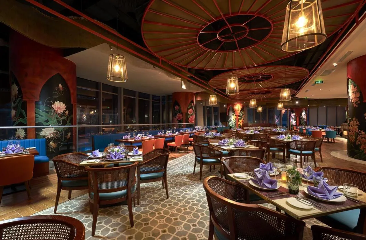 Restaurant/places to eat in Holi Panorama Condotel