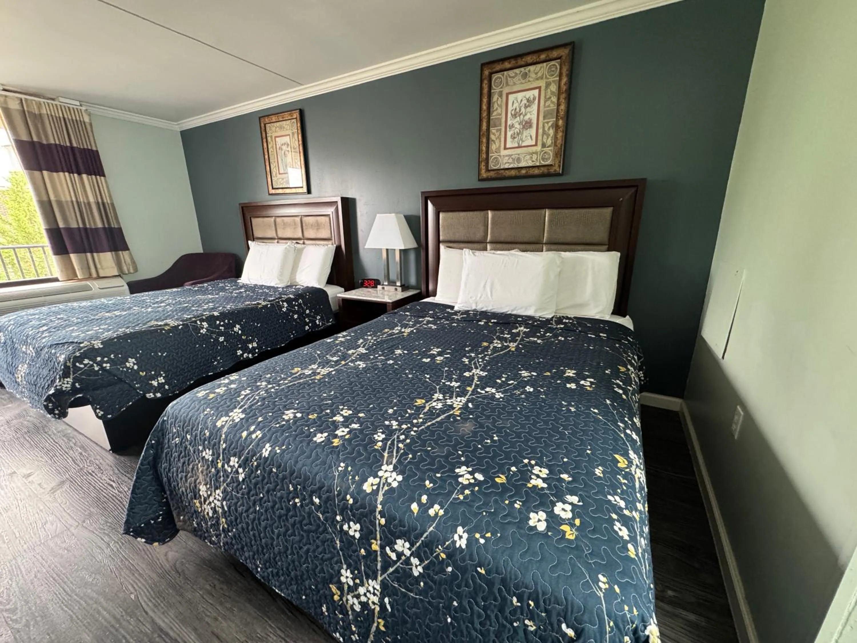 Double Room in Budget Inn Orange