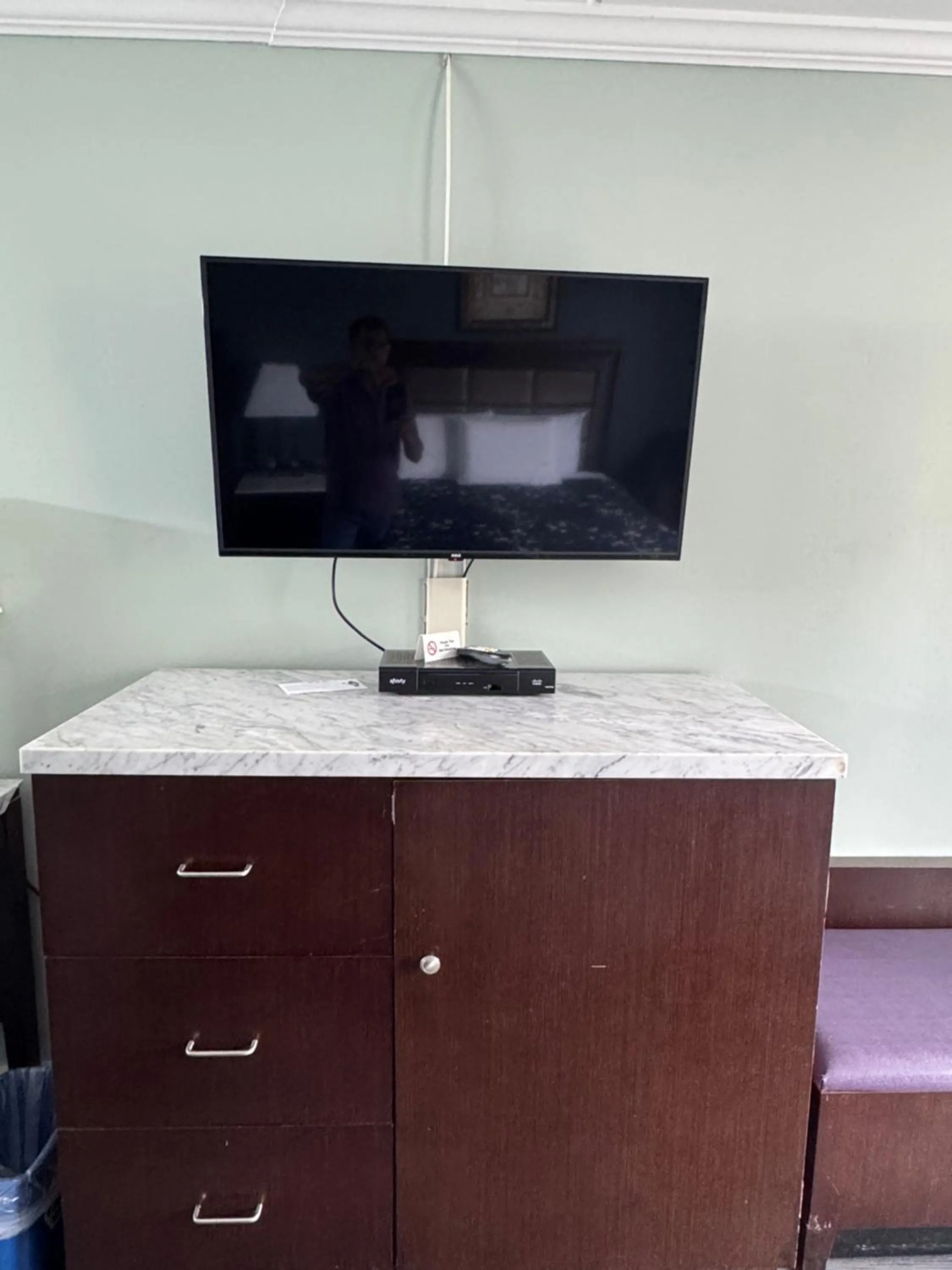 Deluxe Queen Room in Budget Inn Orange