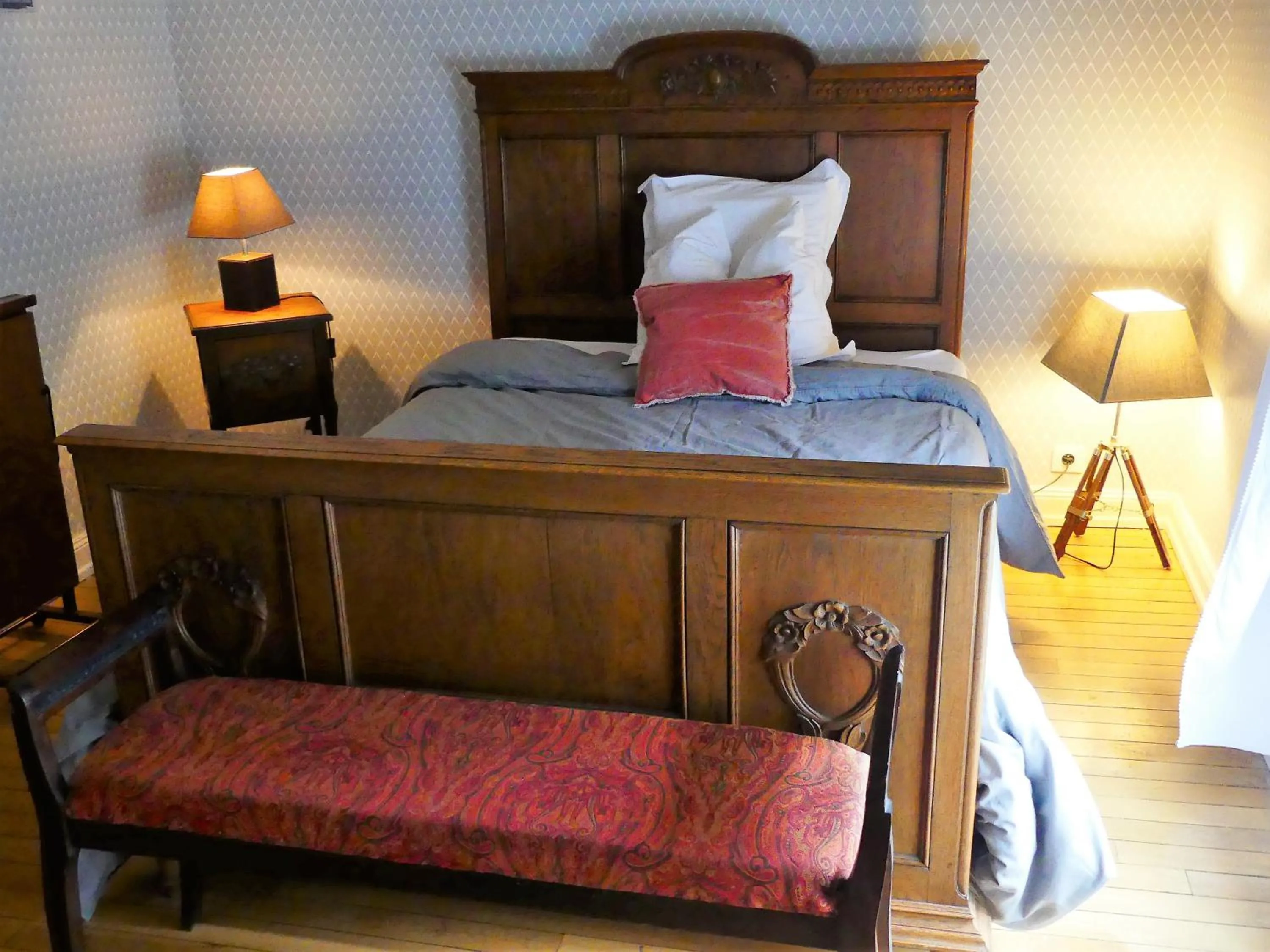 Double Room with Shared Bathroom in Villa Giselle