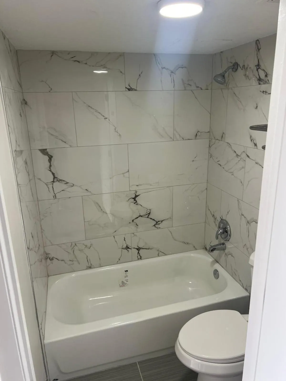 Shower in Rodeway Inn Davenport-Champions Gate