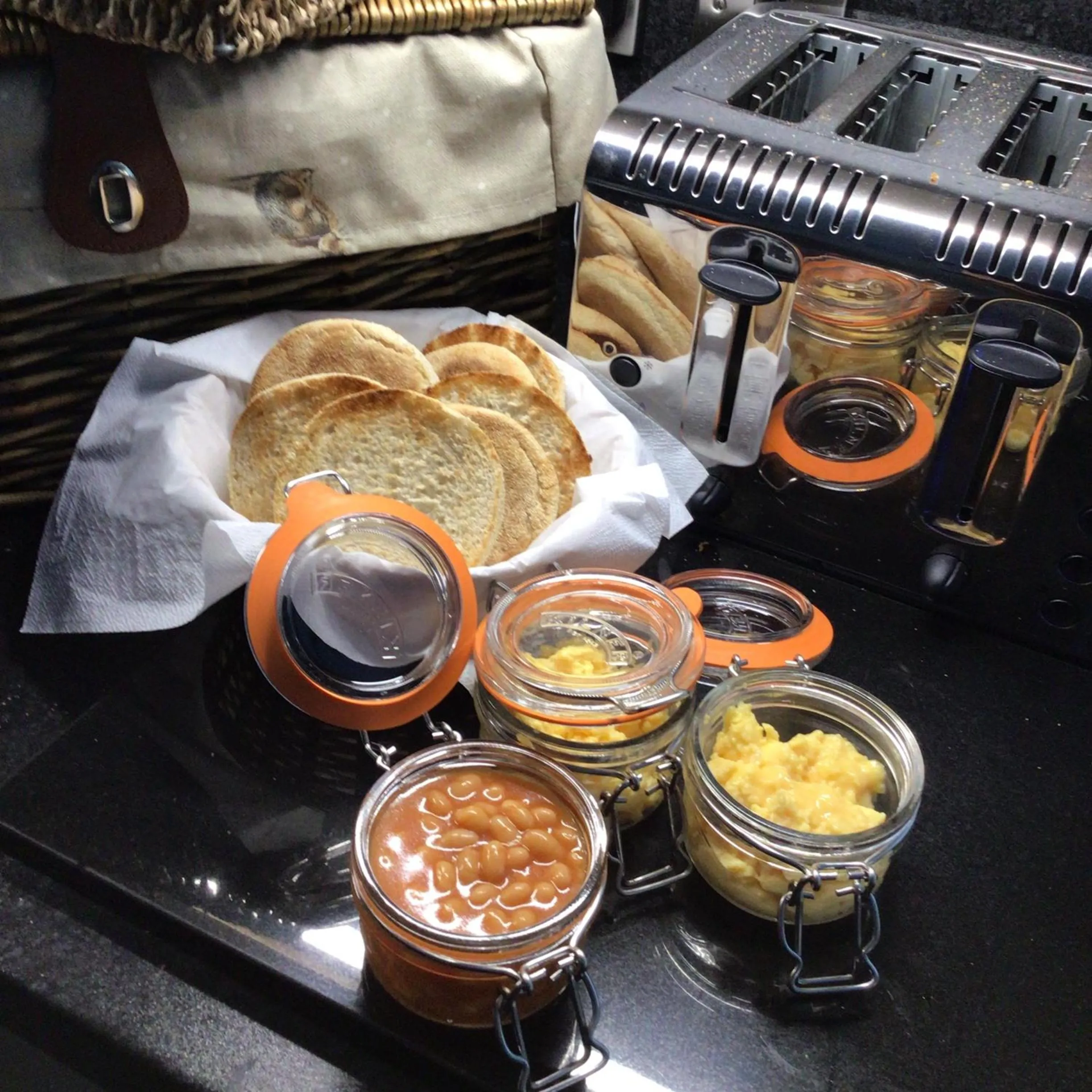 Breakfast in Meerkat Manor