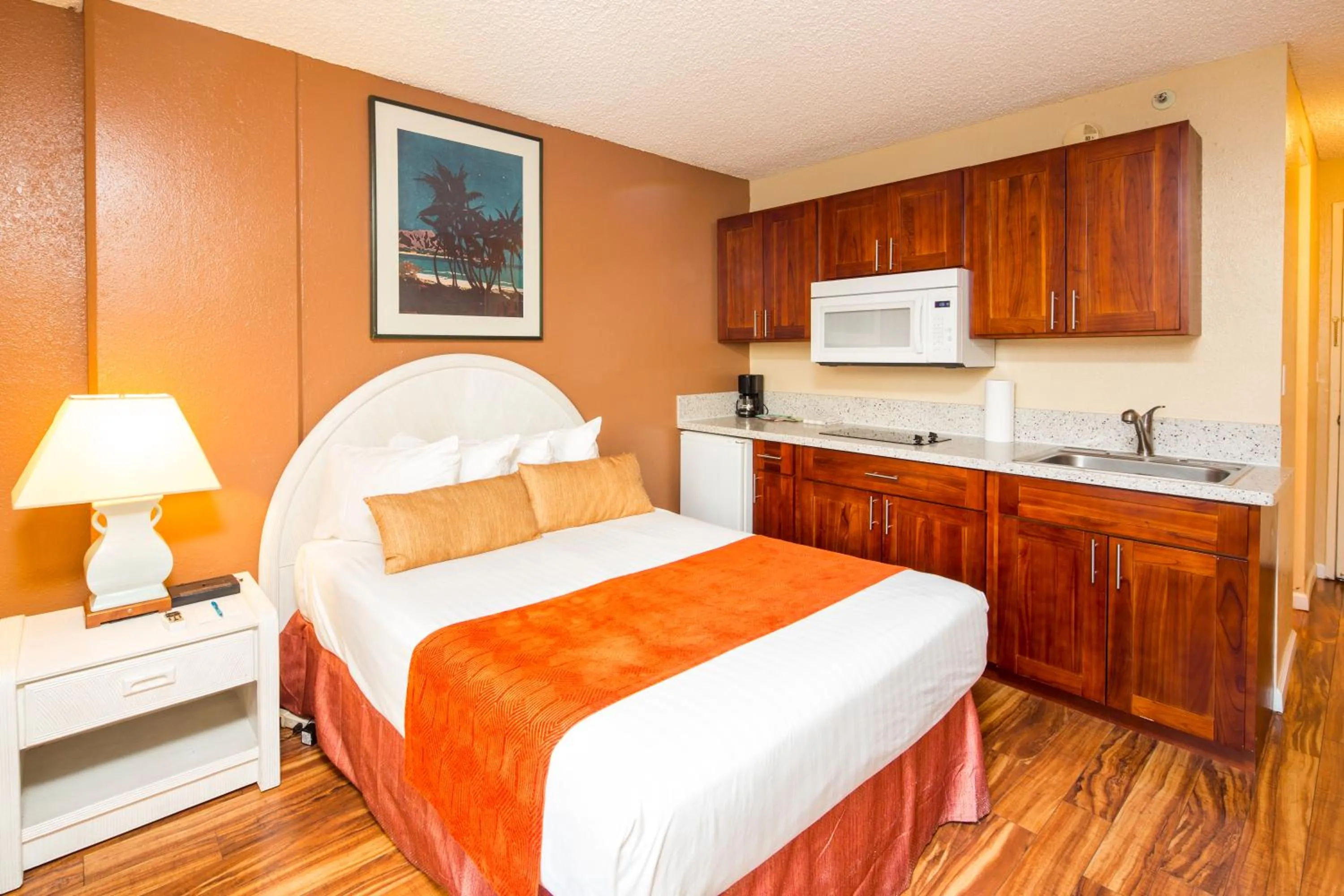 Bedroom, Bed in Castle at Waikīkī Grand