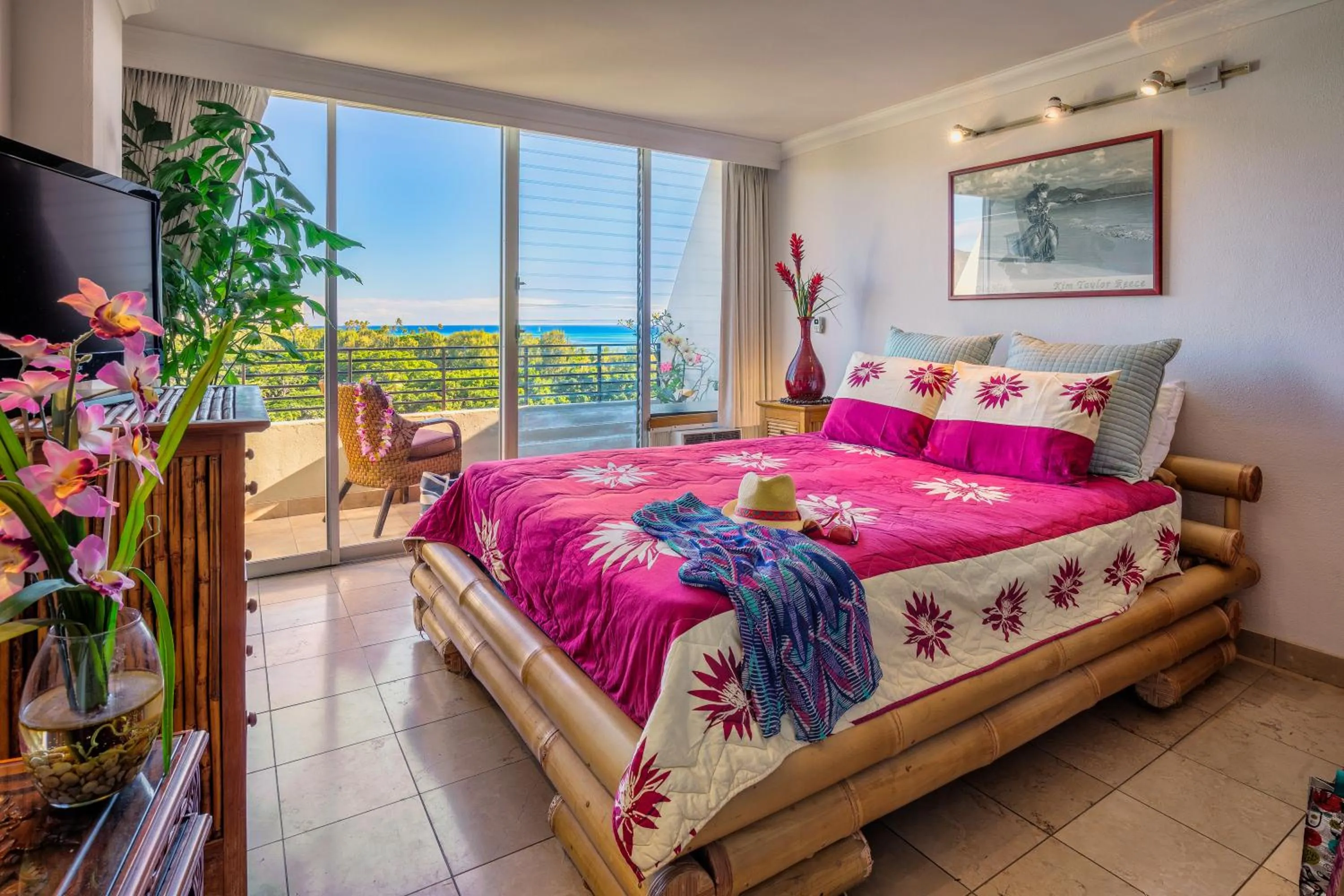 Bedroom, Bed in Castle at Waikīkī Grand