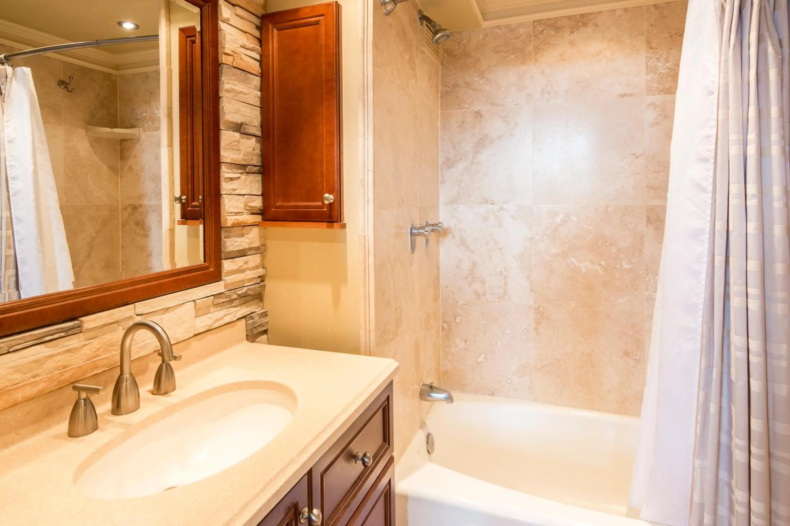 Bathroom in Castle at Waikīkī Grand