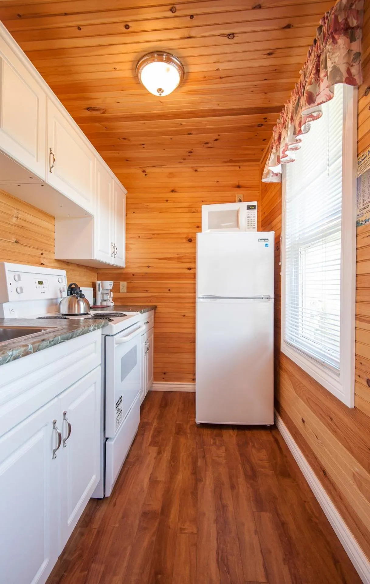 Kitchen or kitchenette in Cavendish Lodge & Cottages
