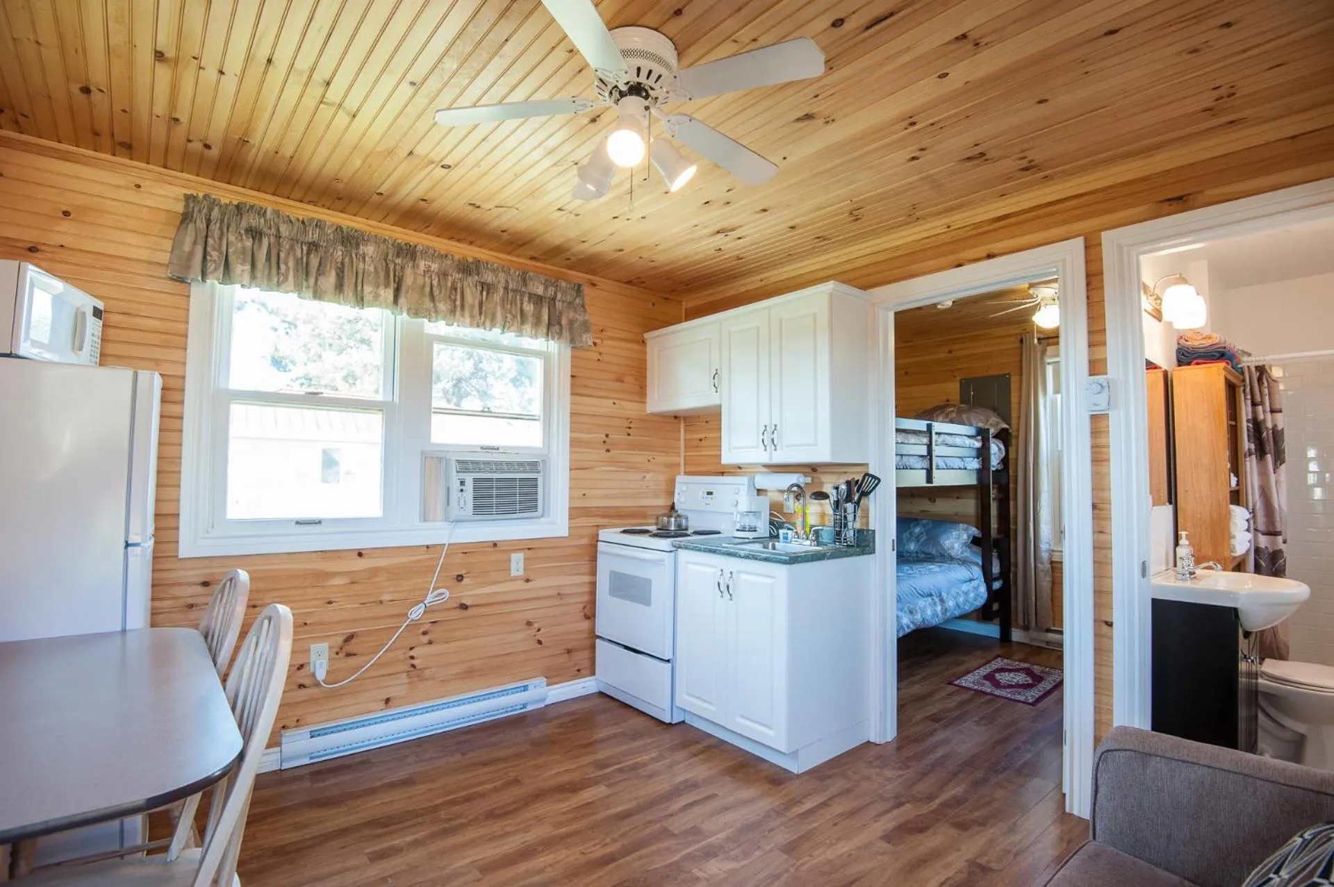 Kitchen or kitchenette in Cavendish Lodge & Cottages