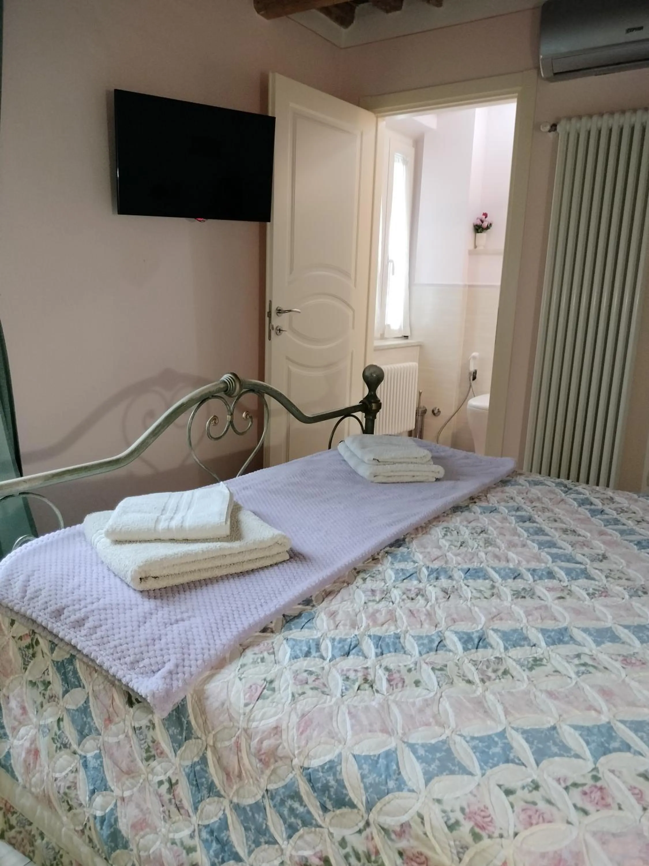 Bed in B&B La Rosa Nel Verde