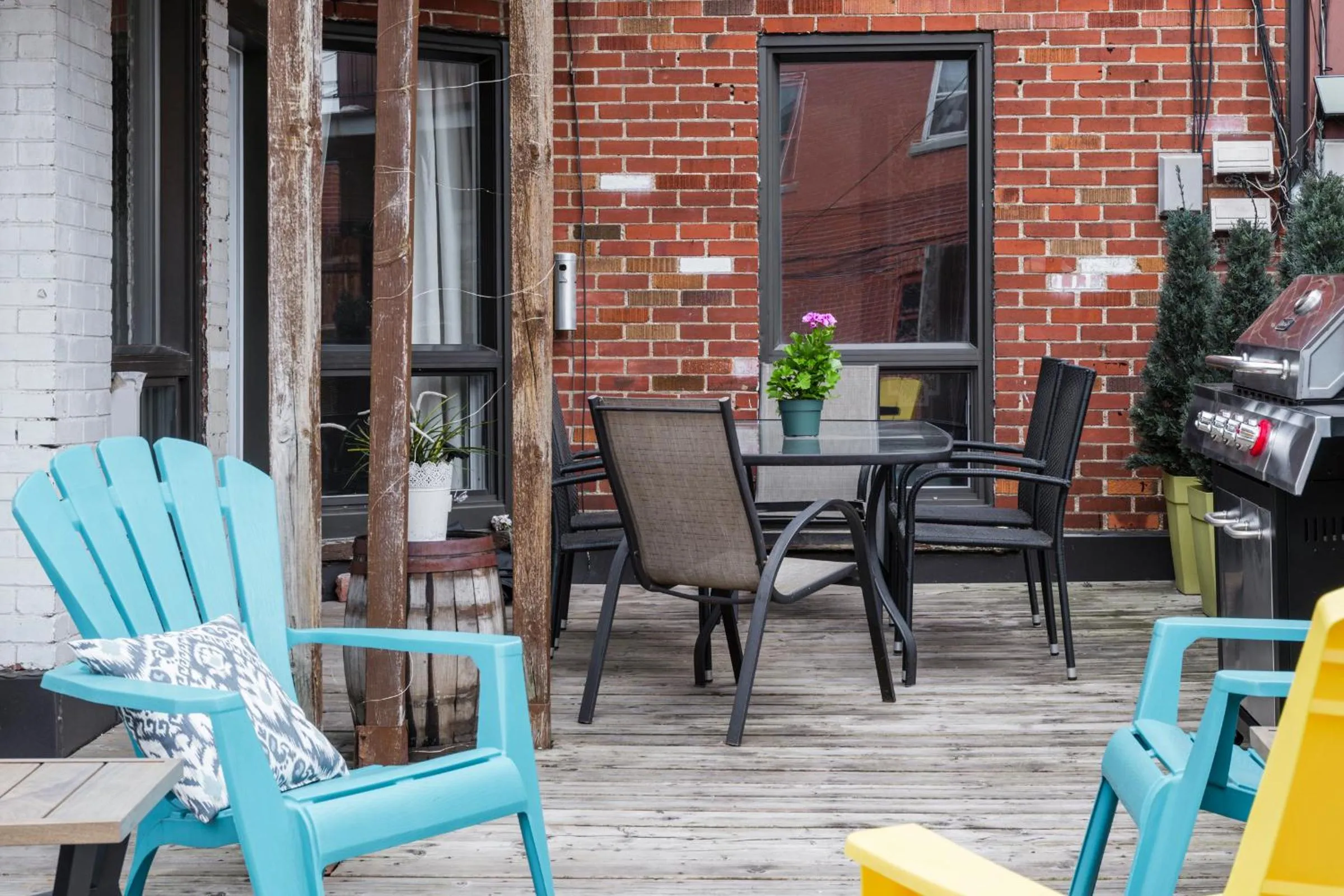 BBQ facilities in MtlVacationRentals - Appartements Plateau-Mont-Royal