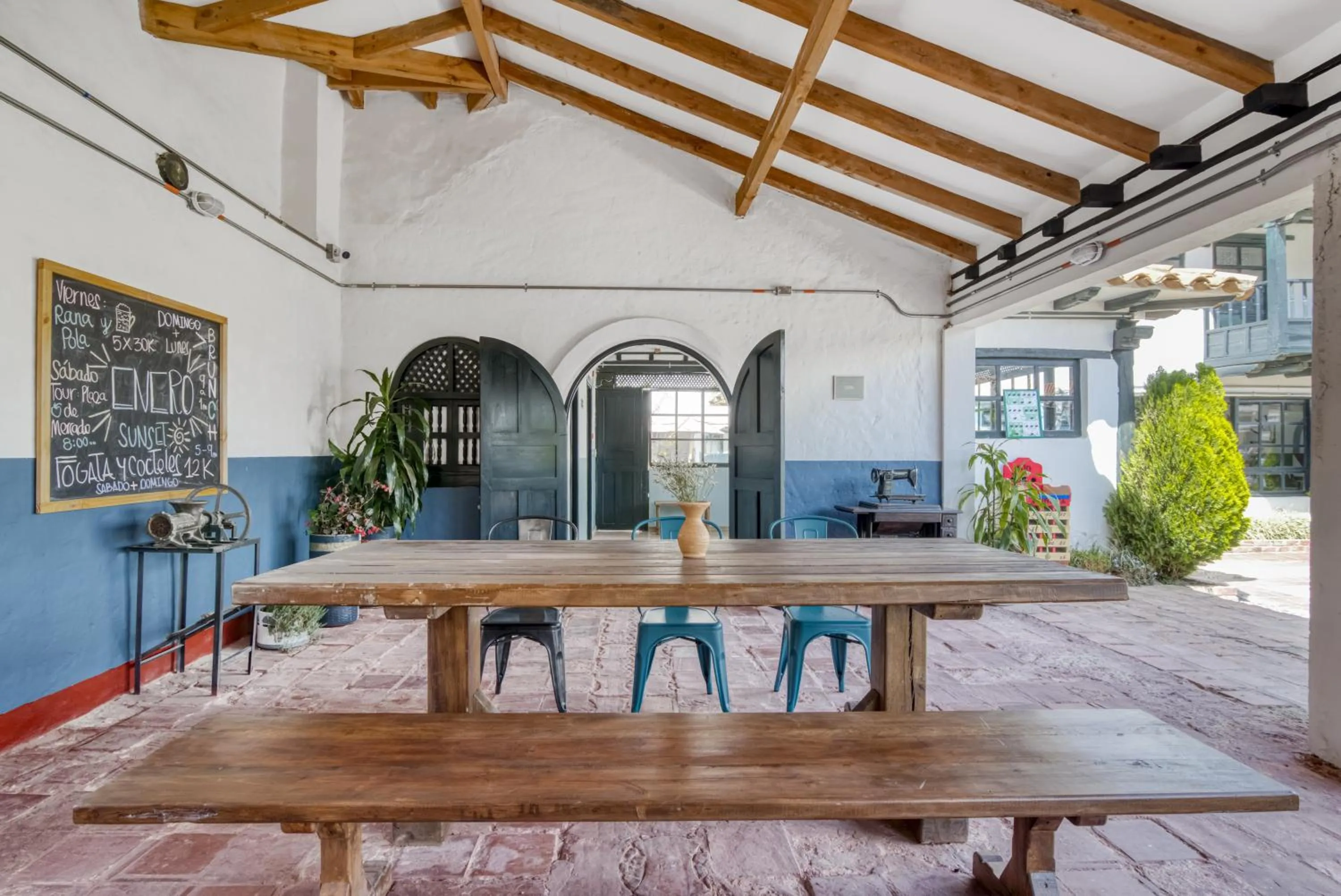 Patio in Hotel Aceitunos