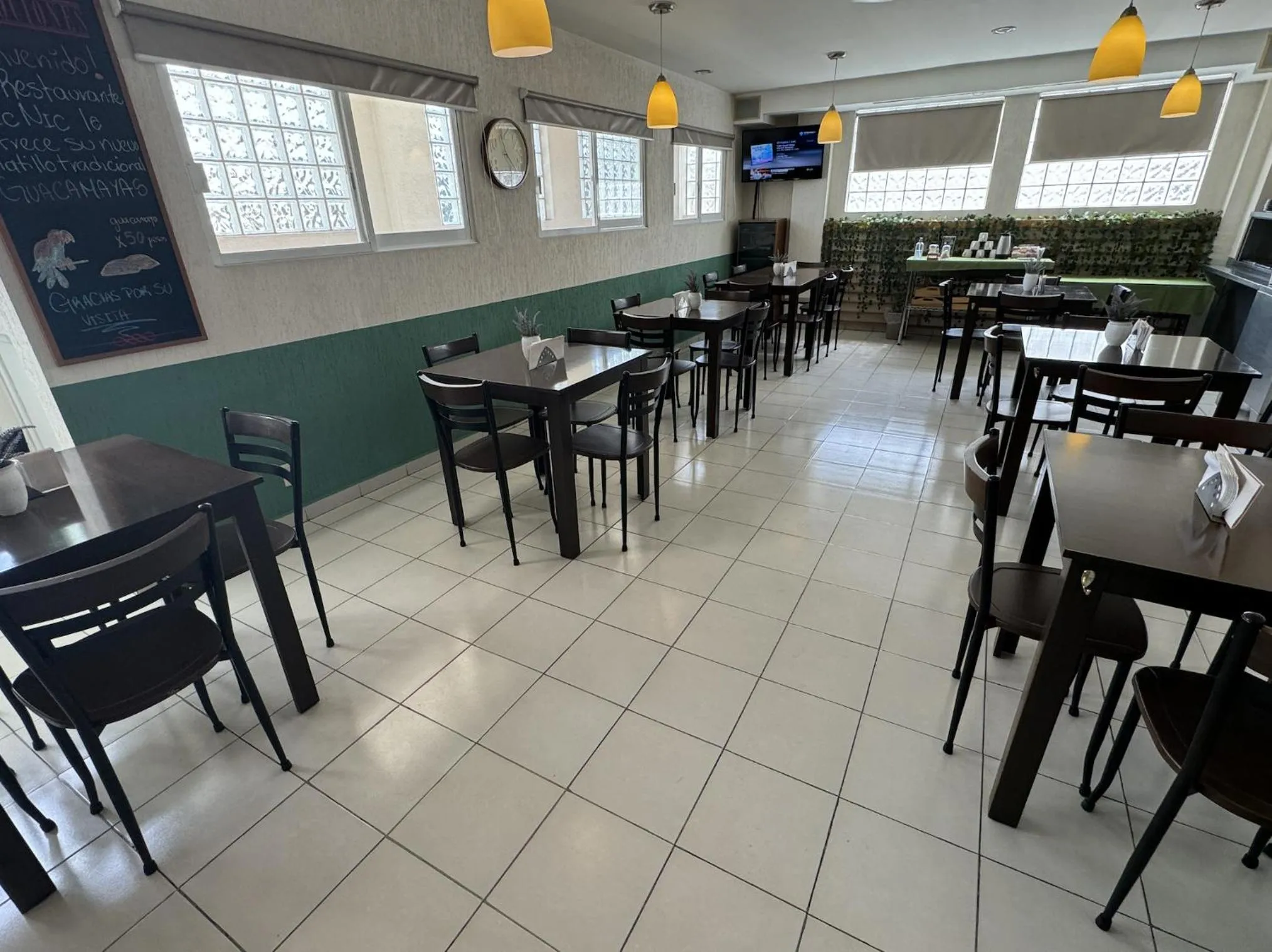 Restaurant/places to eat in Hotel Interforum