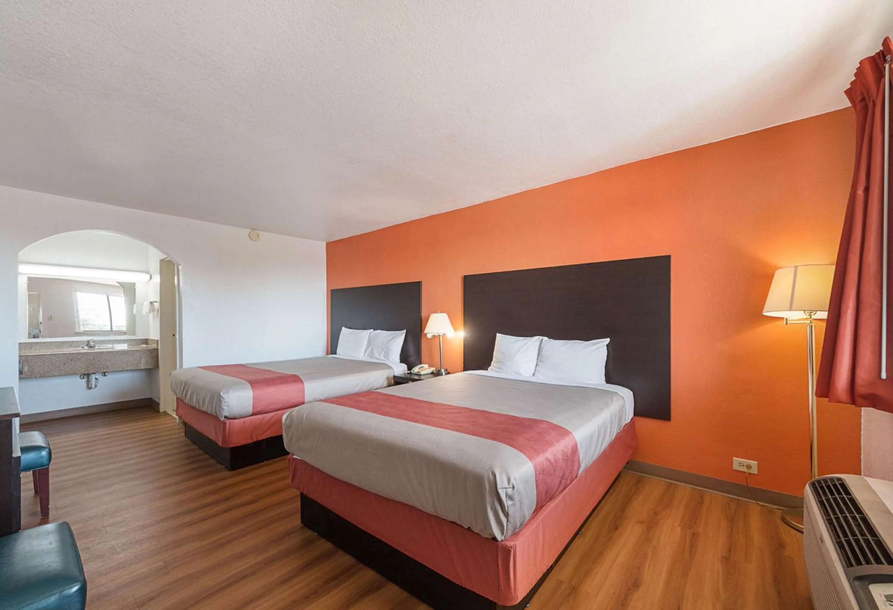 Photo of the whole room, Bed in Motel 6 San Antonio TX I10 West