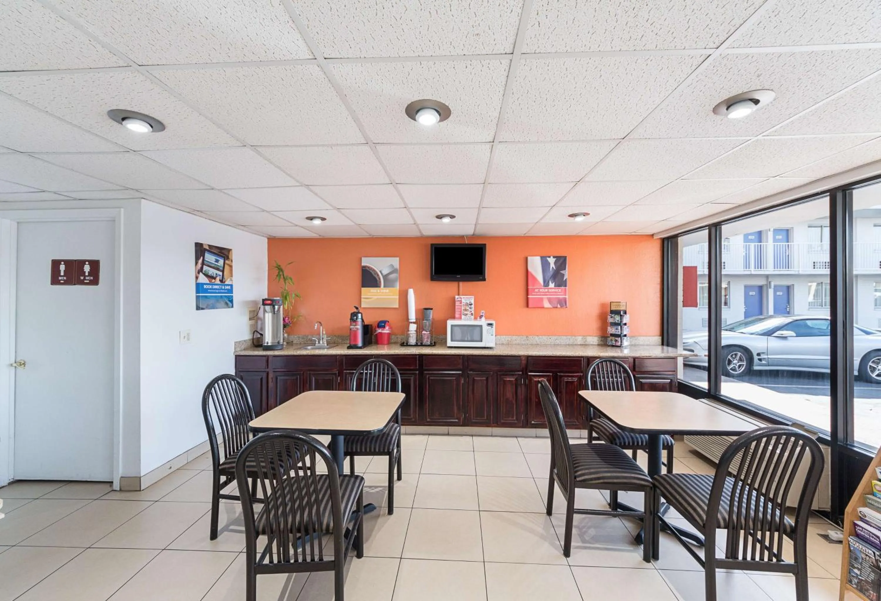 Property building in Motel 6 San Antonio TX I10 West