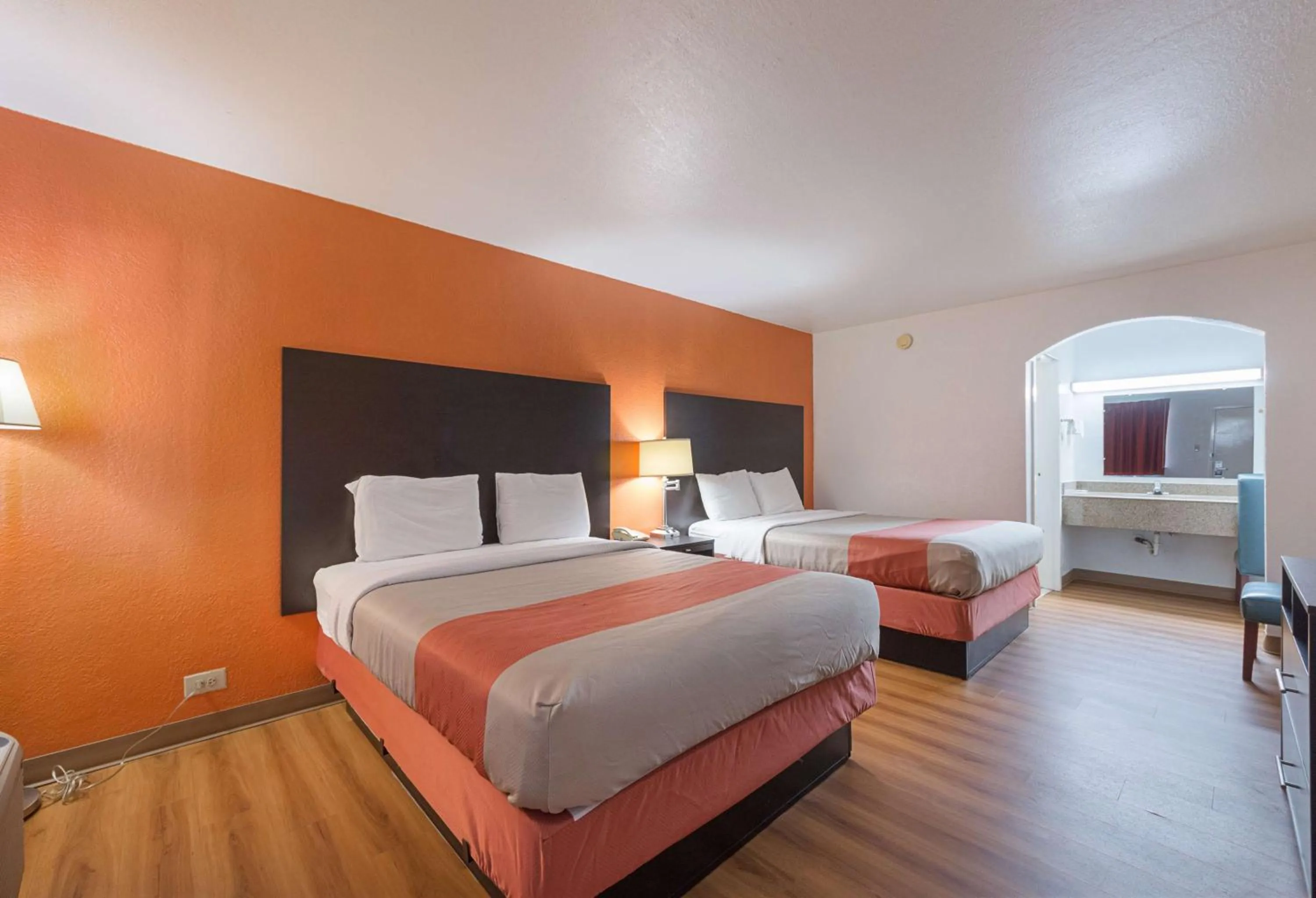 Photo of the whole room, Bed in Motel 6 San Antonio TX I10 West