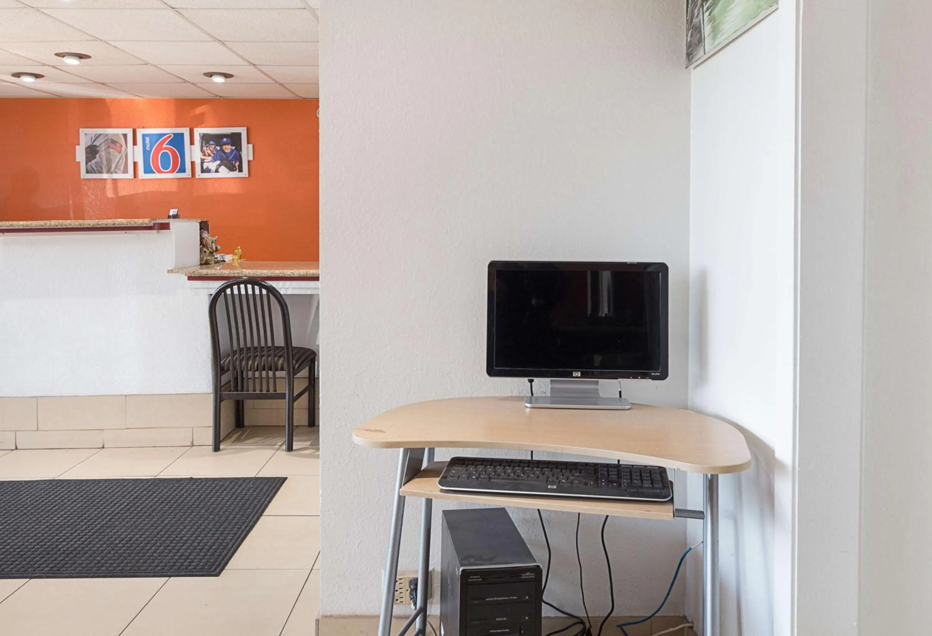 Business facilities in Motel 6 San Antonio TX I10 West
