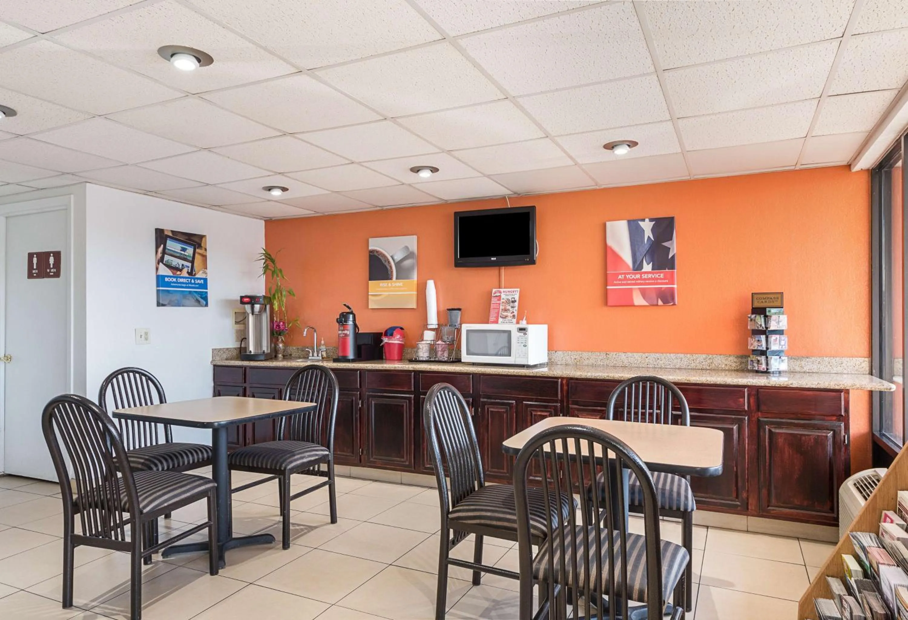 Property building in Motel 6 San Antonio TX I10 West