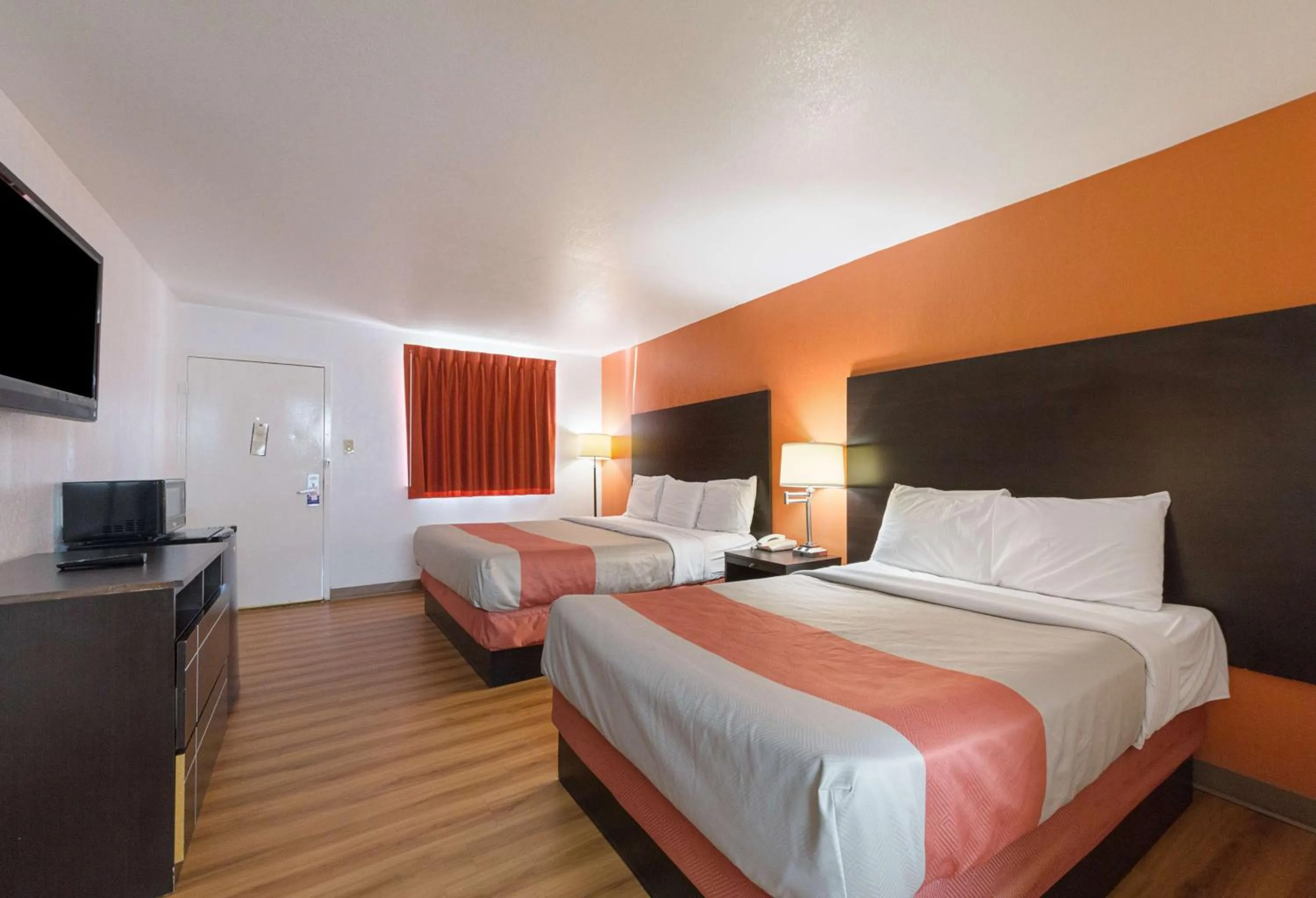 Photo of the whole room, Bed in Motel 6 San Antonio TX I10 West