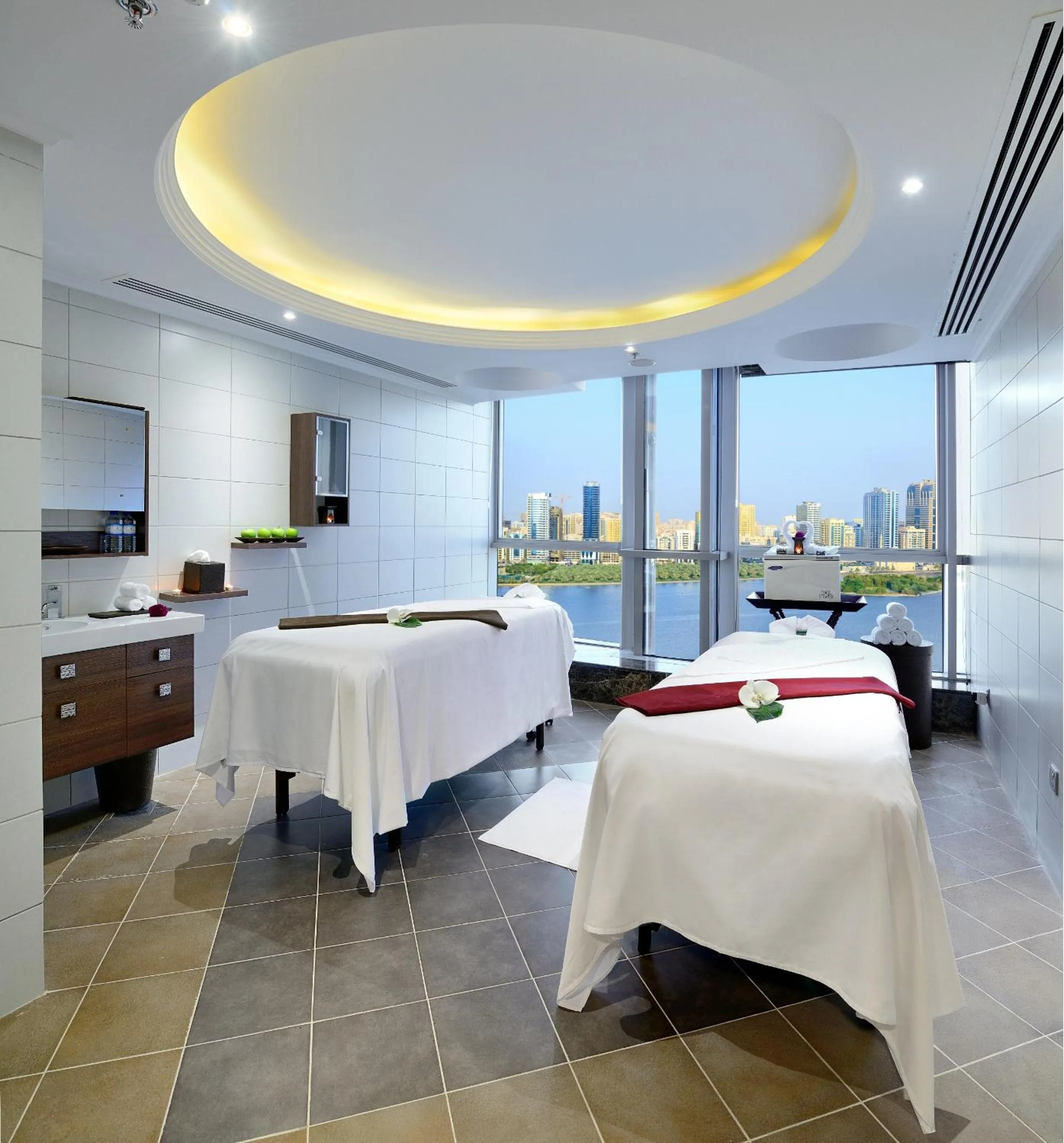 Spa and wellness centre/facilities, Bed in Copthorne Hotel Sharjah