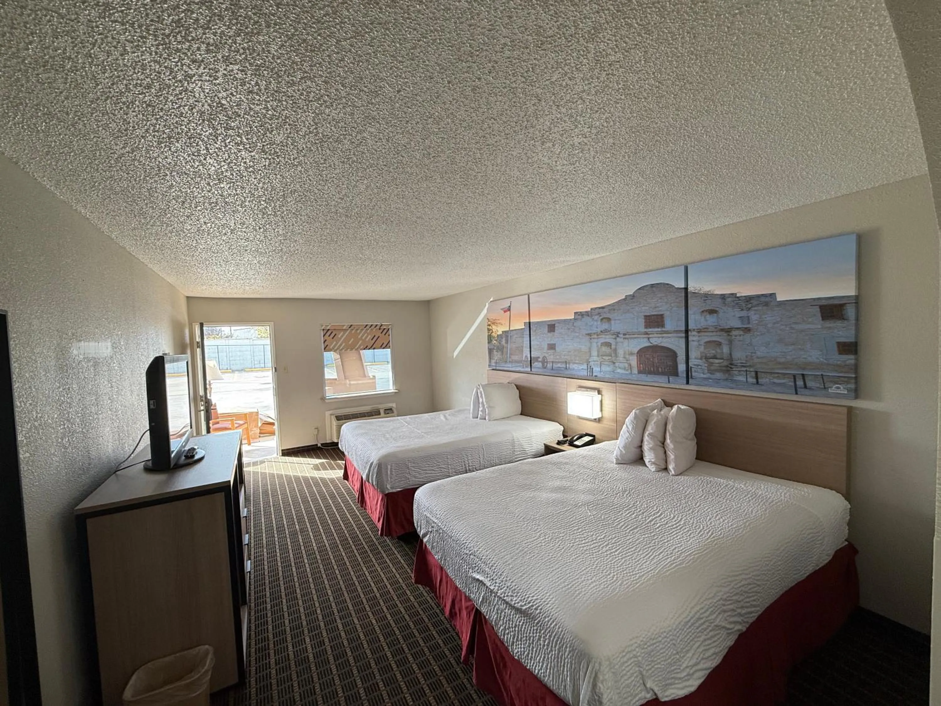 Photo of the whole room, Bed in Days Inn by Wyndham San Antonio Interstate Hwy 35 North