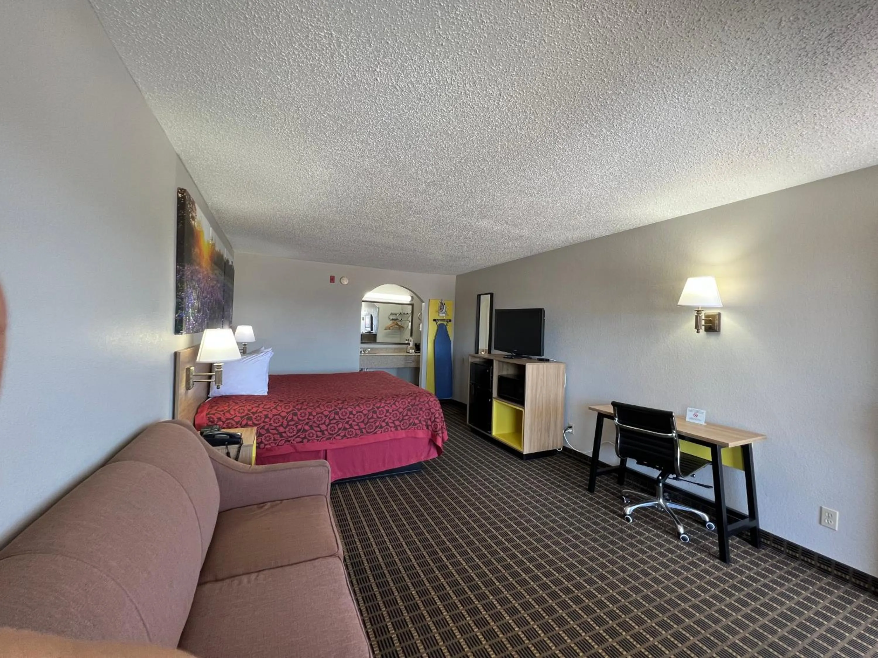 Bedroom, Bed in Days Inn by Wyndham San Antonio Interstate Hwy 35 North