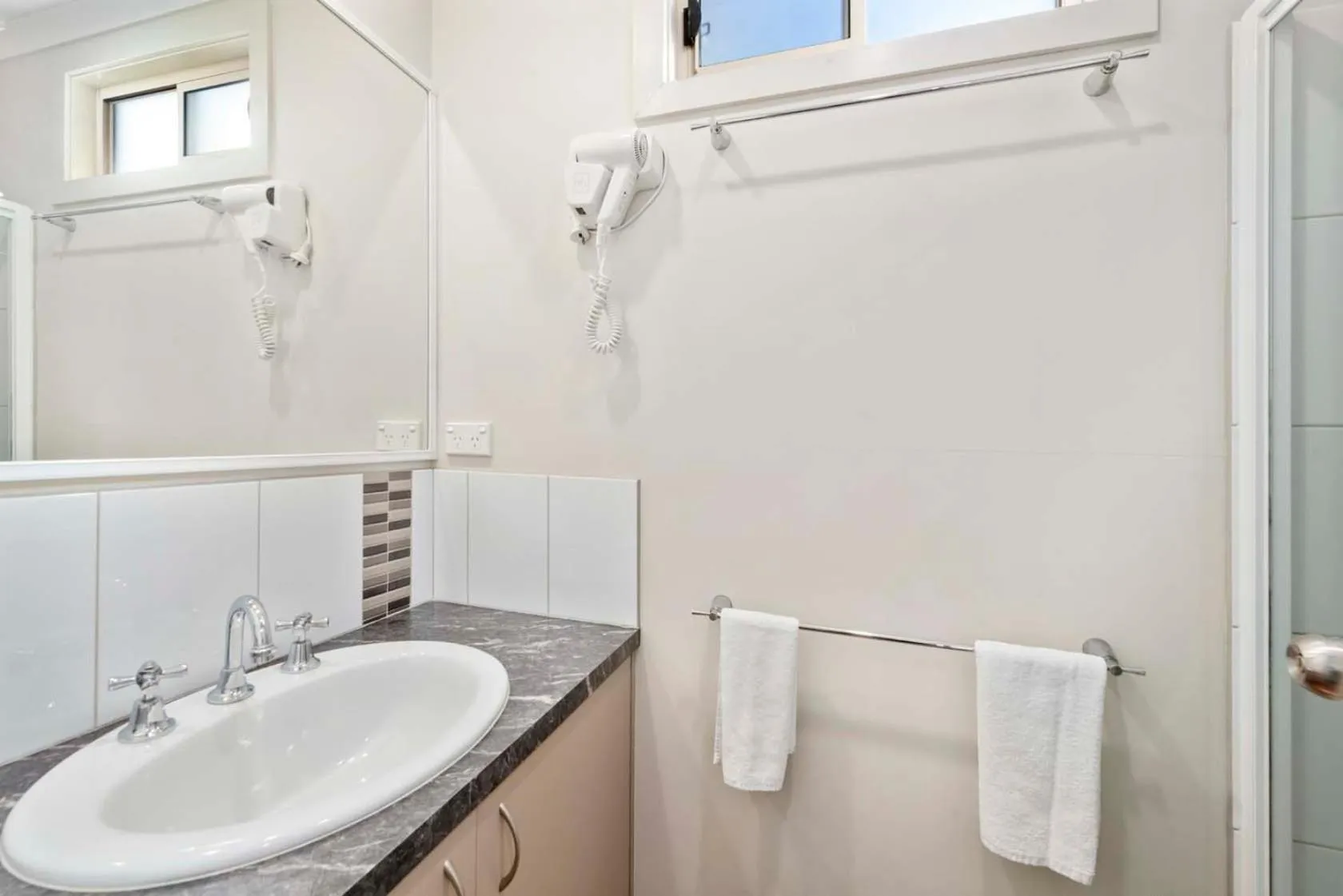 Shower in Lake Hume Holiday Park