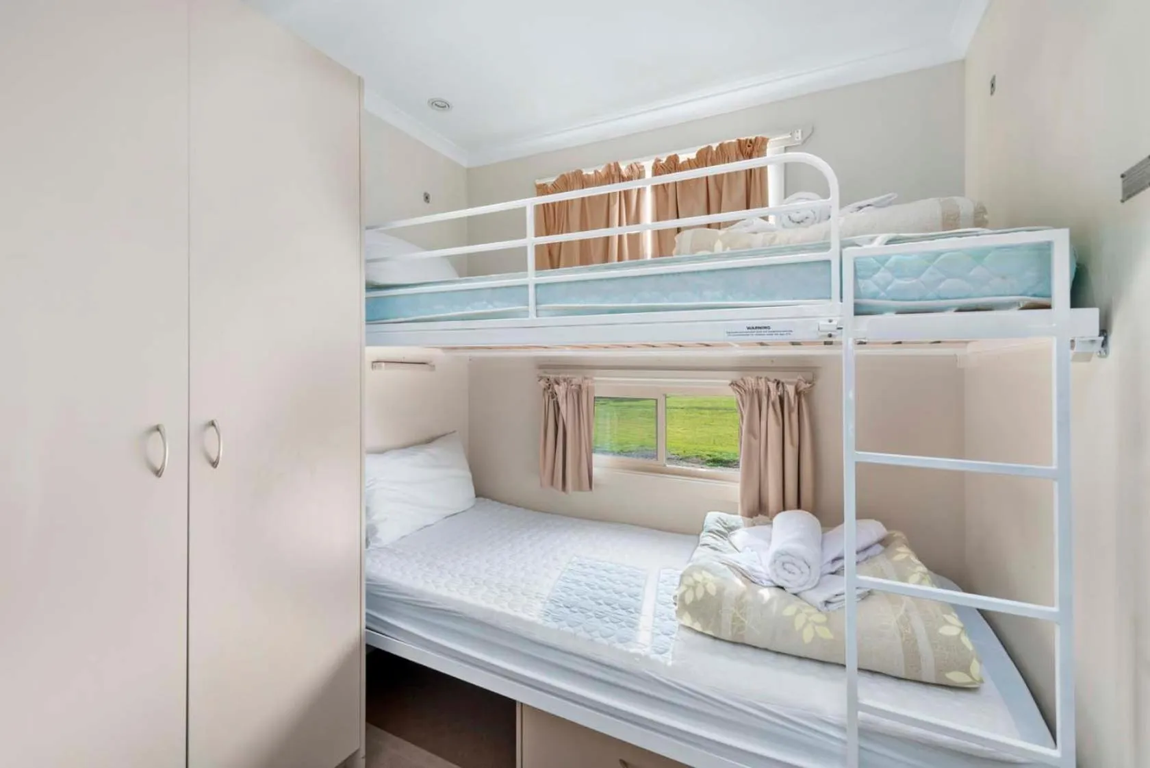 Bed in Lake Hume Holiday Park