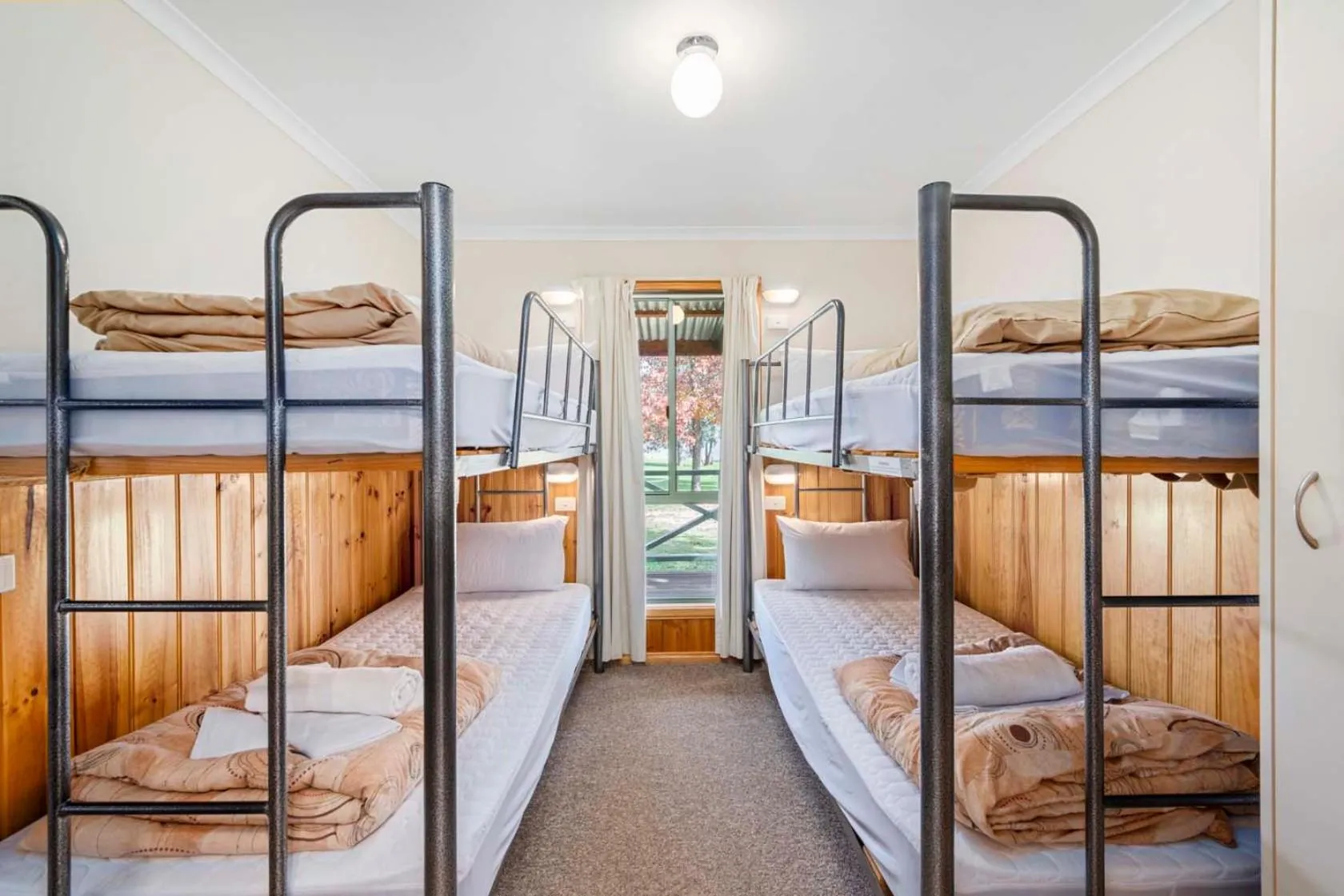 Bed in Lake Hume Holiday Park