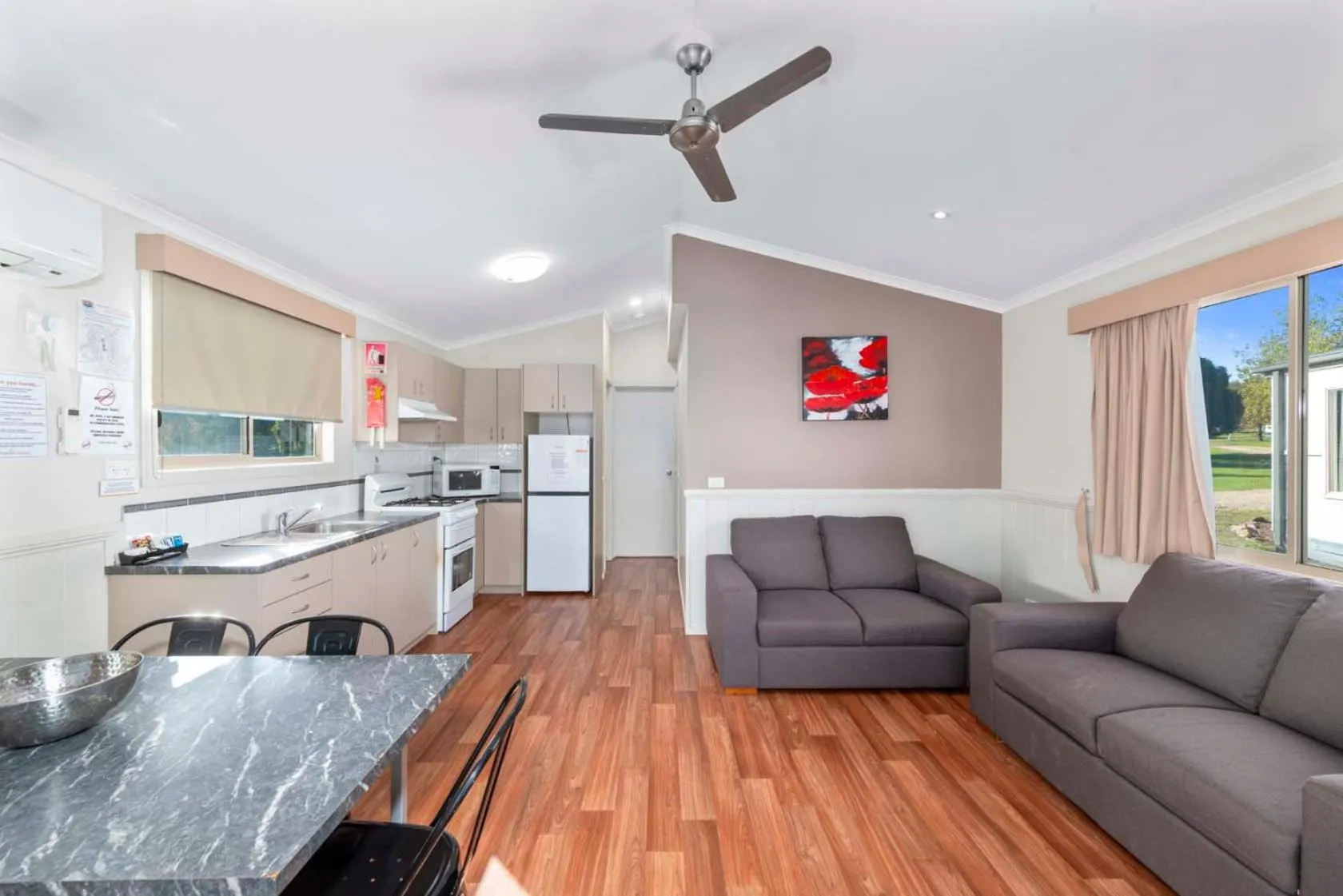 Kitchen or kitchenette in Lake Hume Holiday Park