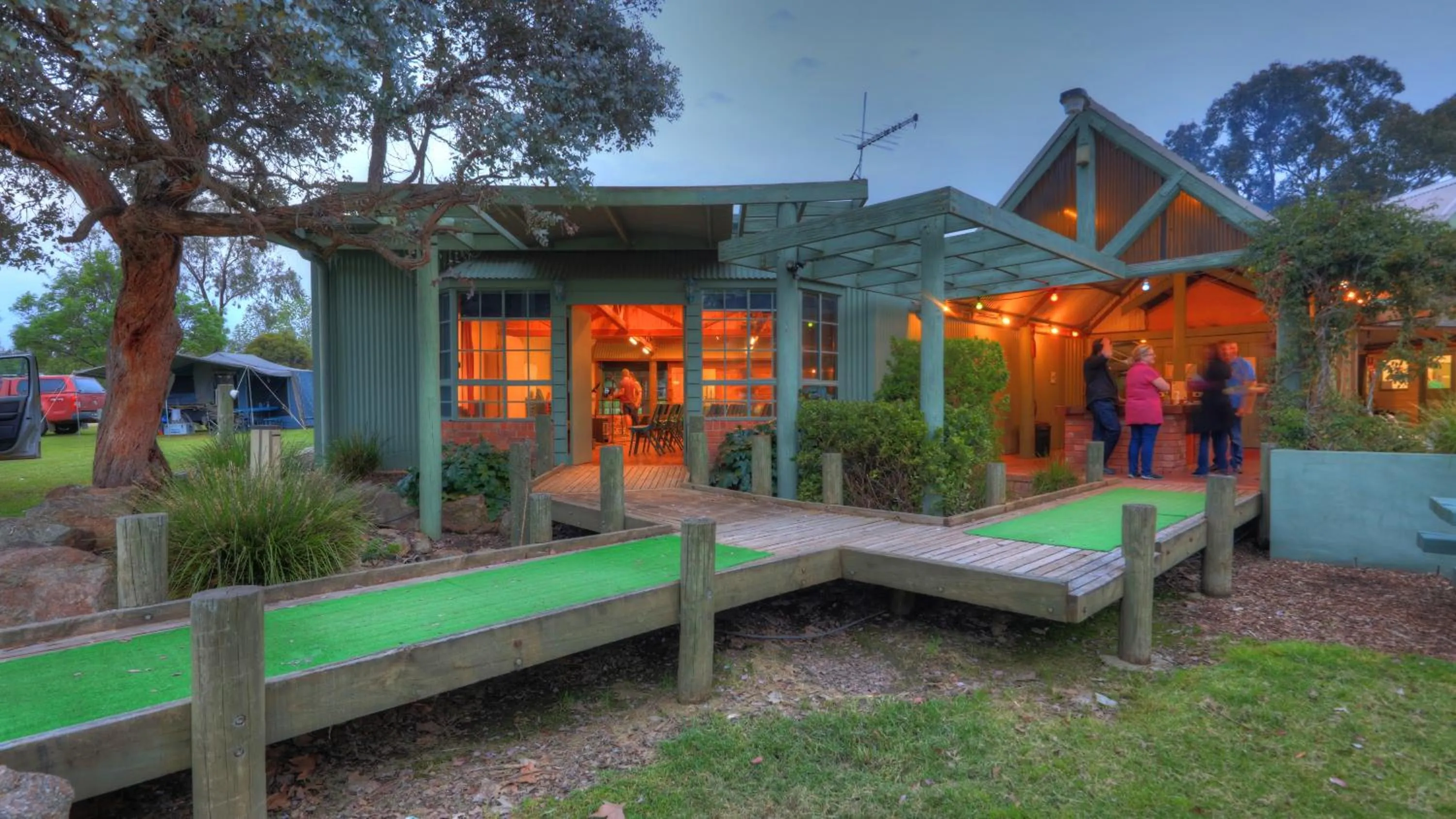 Property building in Lake Hume Holiday Park