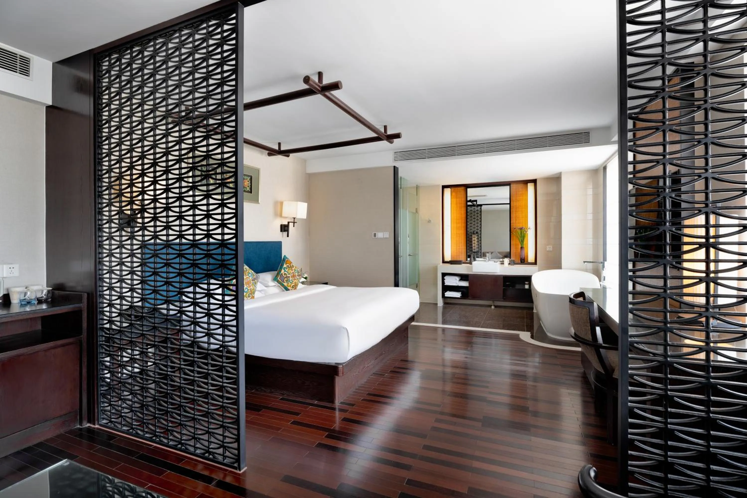 Photo of the whole room, Bed in SSAW Boutique Hotel Hefei Intime Centre