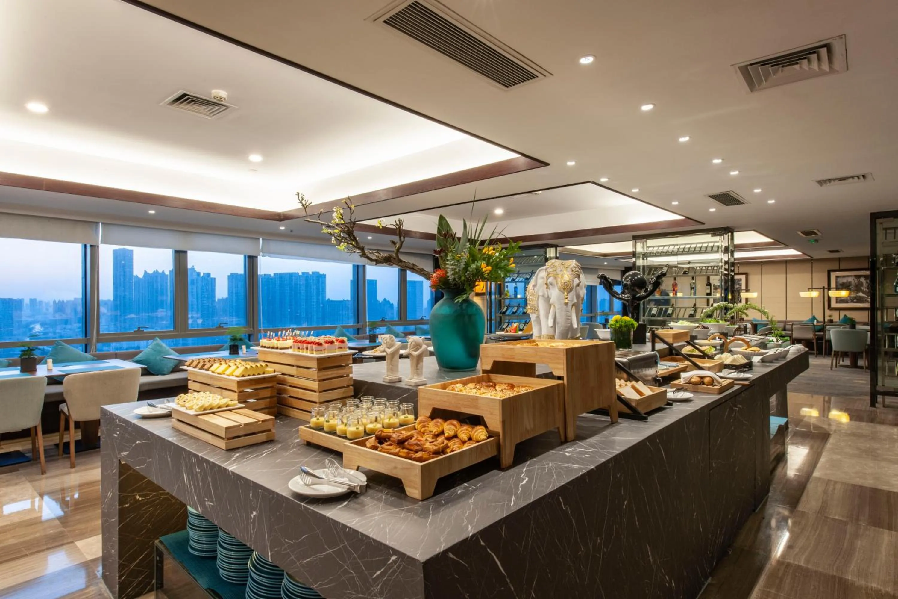 Restaurant/places to eat in SSAW Boutique Hotel Hefei Intime Centre