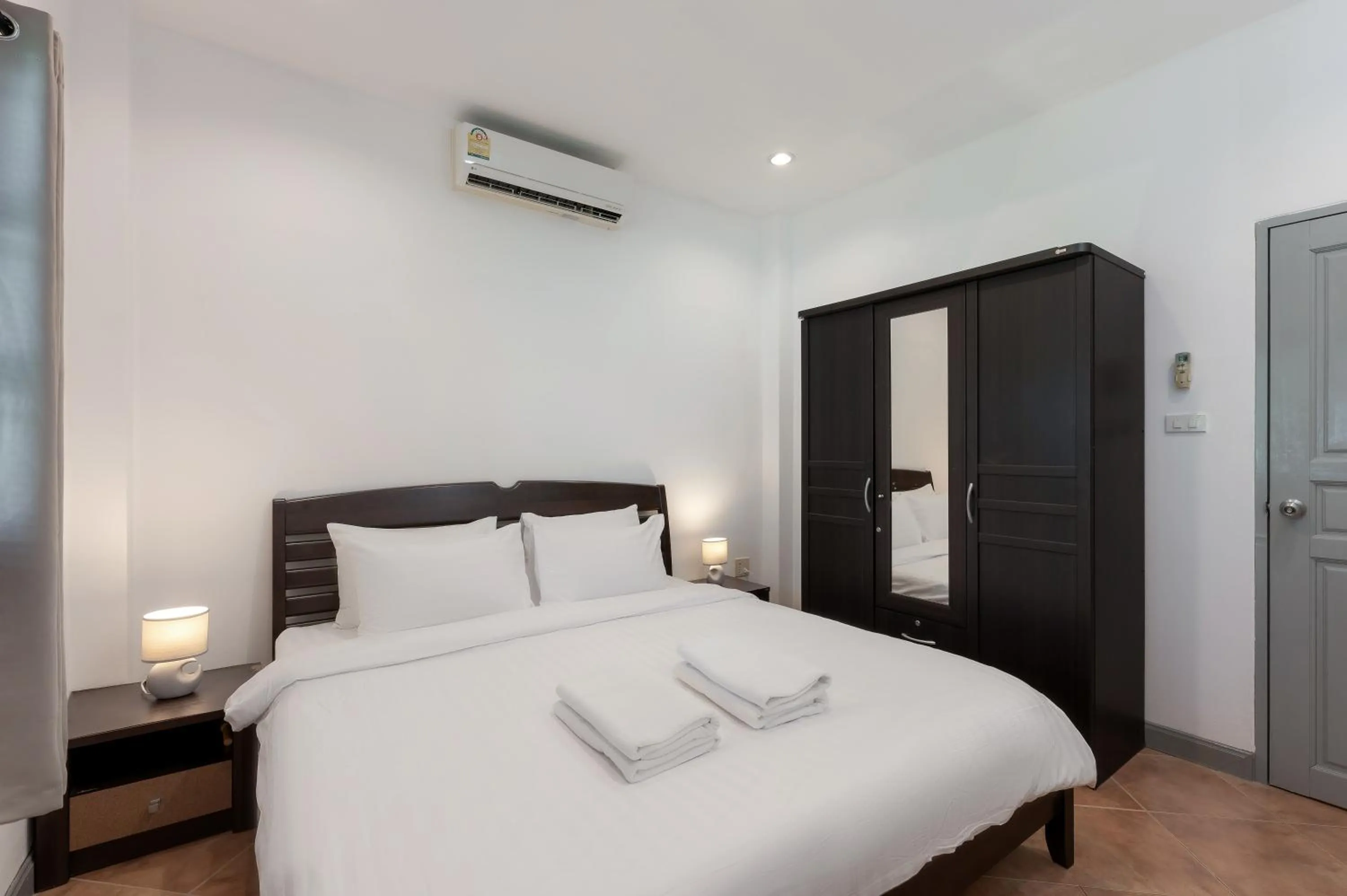 Bedroom, Bed in Orchid Paradise Homes 25