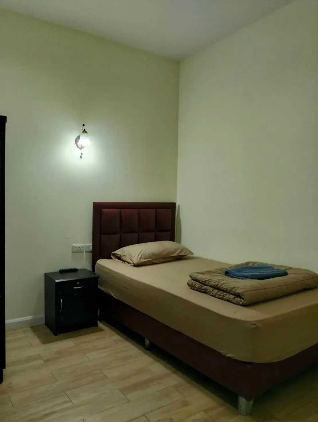 Single Room with Shared Bathroom in Mangkon Hostel Single Room with Shared Bathroom in Mangkon Hostel